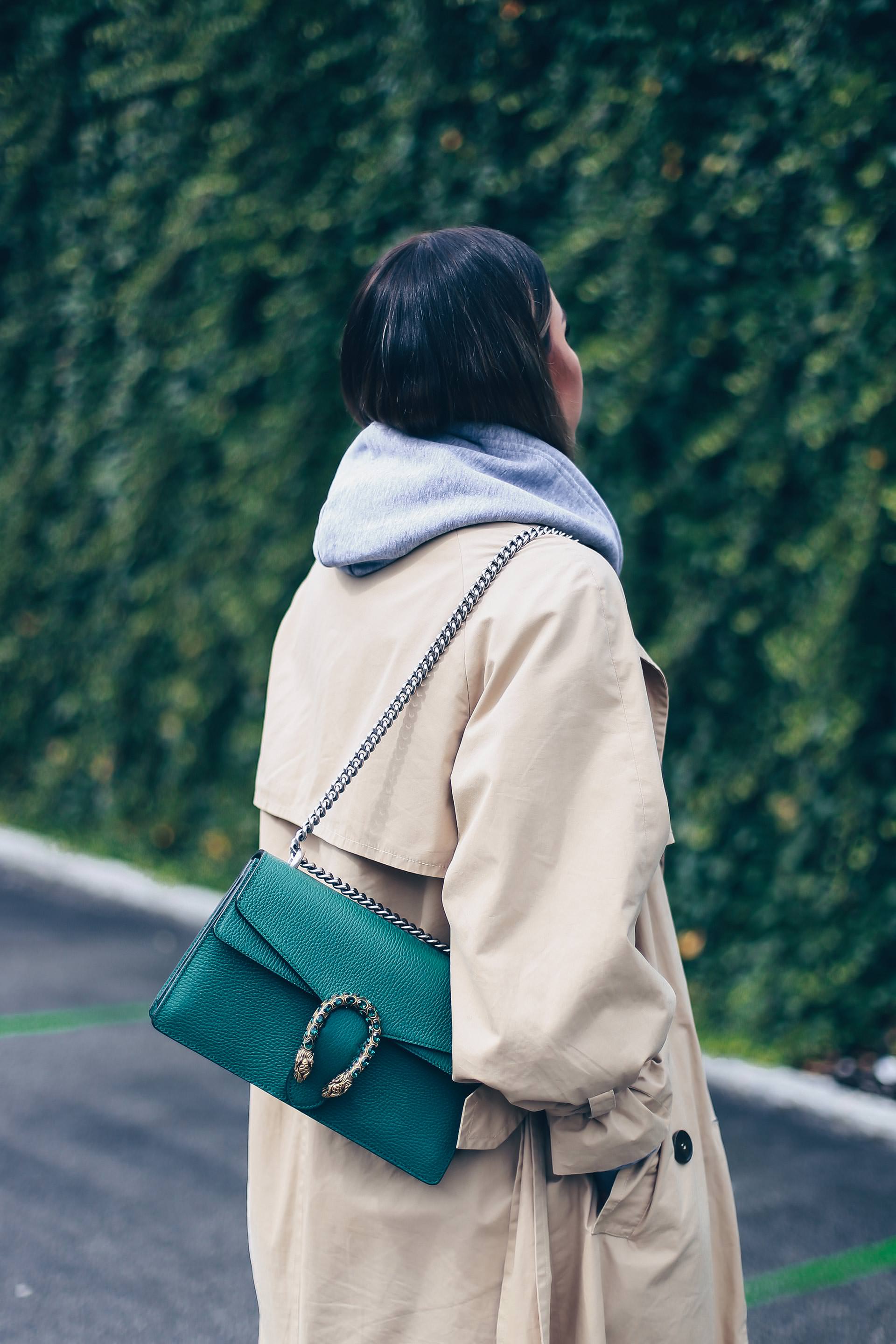 Herbst Outfit mit Wickelkleid und grauem Hoodie, beige Stiefelette kombinieren, Printkleid, Trenchcoat Outfit, Modeblog, Fashion Blogger, Outfit Blog, Outfit of the Day, Streetstyle Innsbruck, www.whoismocca.me