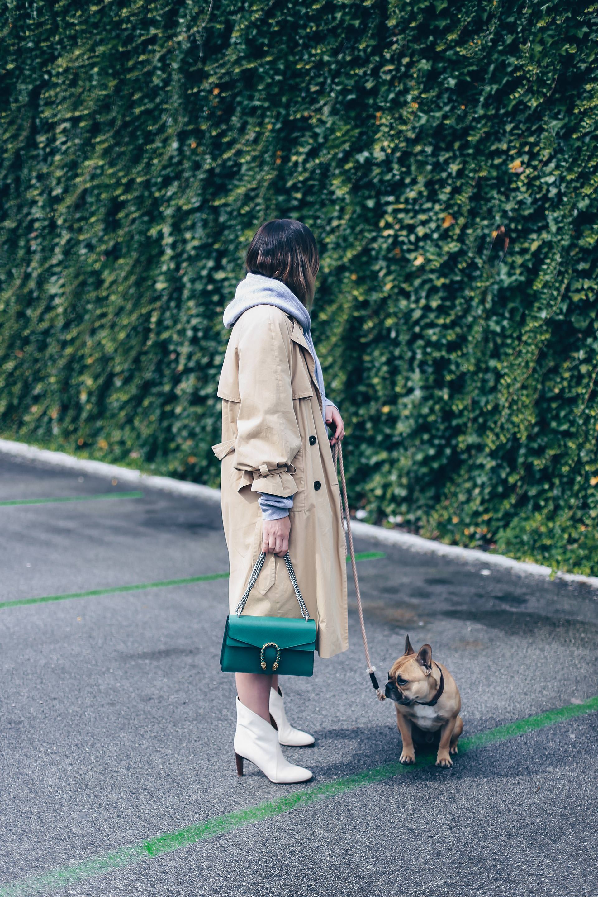 Herbst Outfit mit Wickelkleid und grauem Hoodie, beige Stiefelette kombinieren, Printkleid, Trenchcoat Outfit, Modeblog, Fashion Blogger, Outfit Blog, Outfit of the Day, Streetstyle Innsbruck, www.whoismocca.me