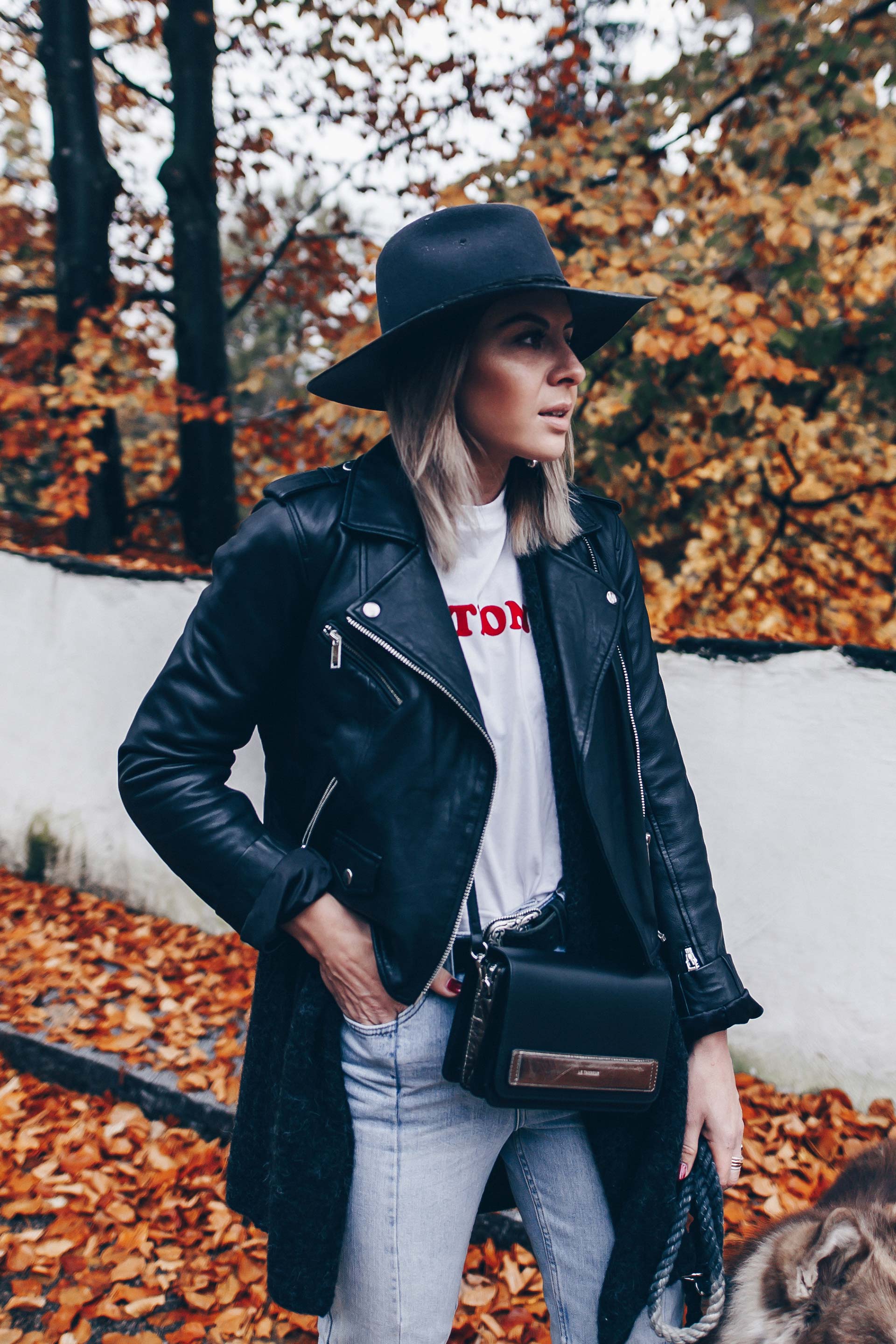 rockiges Outfit mit Jeans, Lederjacke, Cardigan, Isabel Marant Dickey Boots, Leoparden Boots, Isabel Marant Outfit, Lederjacke kombinieren, Herbst Outfit, Fedora, Fashion Blog, Modeblog, Outfits Blog, www.whoismocca.me