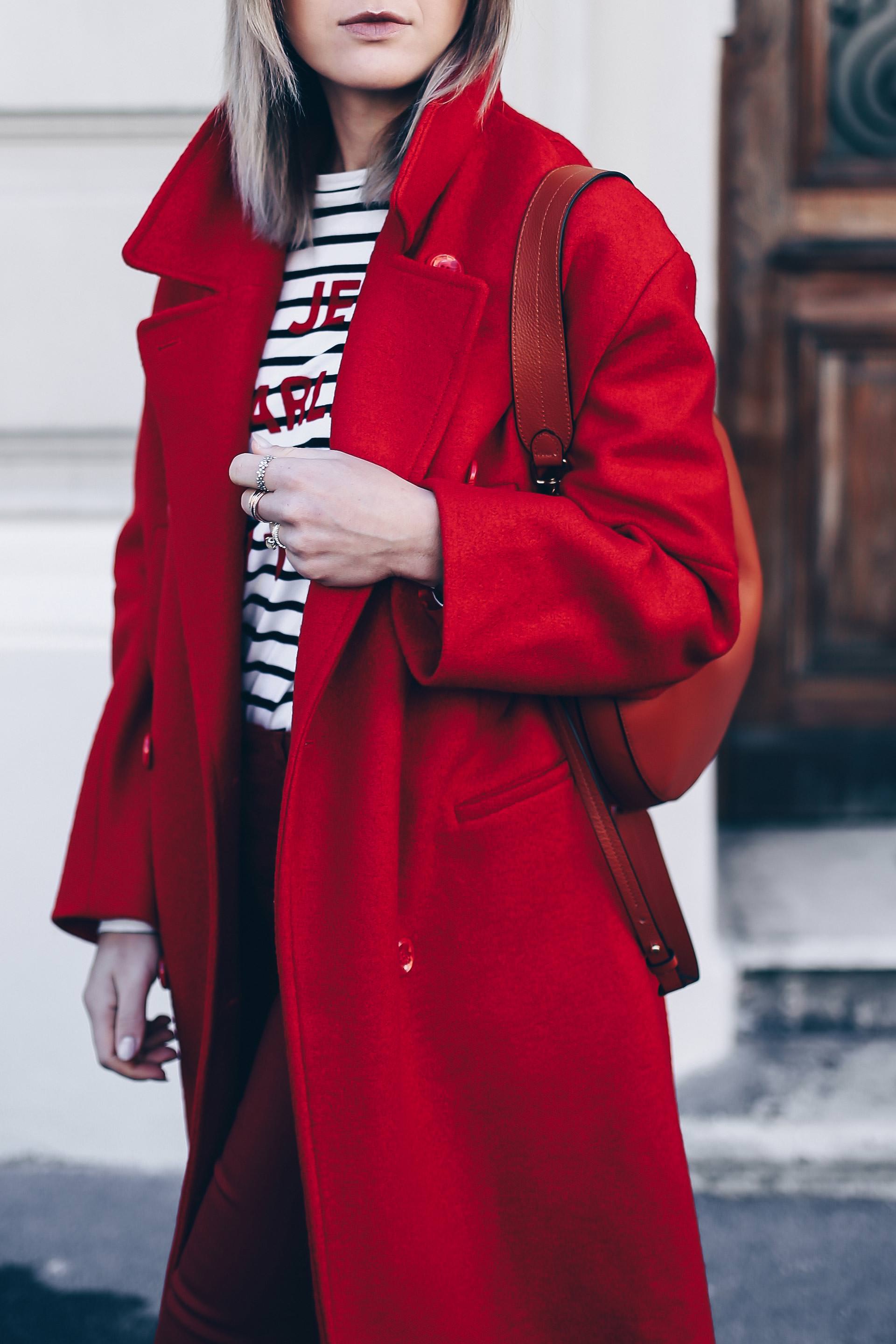 Red Colour Blocking, roter Mantel kombinieren, rote Ankle Boots, rote Jeans, Herbst Outfit, All Red Look, Streetstyle, Herbst Trends, Fashion Blog, Modeblog, Outfit Blog, www.whoismocca.me