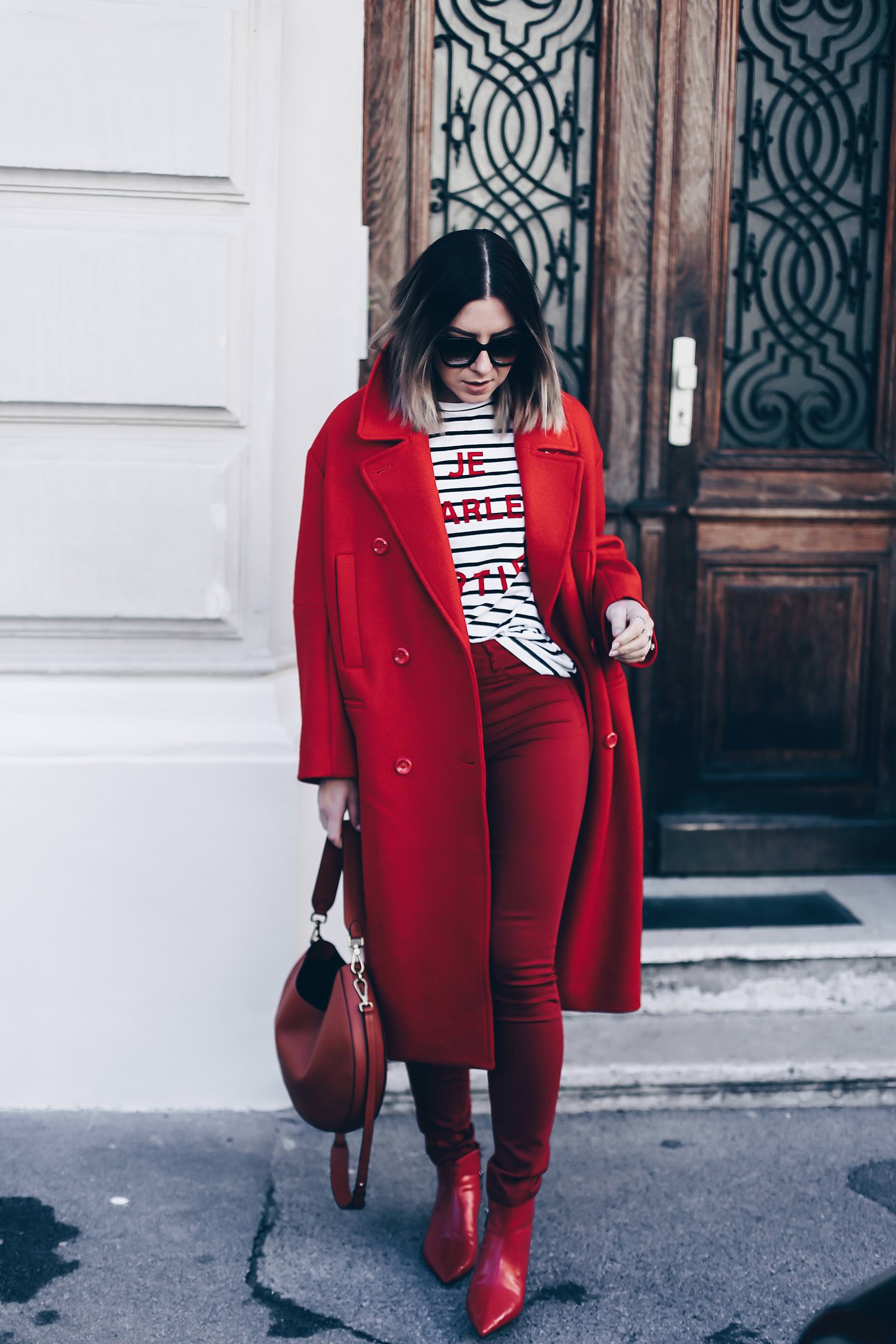 Red Colour Blocking, roter Mantel kombinieren, rote Ankle Boots, rote Jeans, Herbst Outfit, All Red Look, Streetstyle, Herbst Trends, Fashion Blog, Modeblog, Outfit Blog, www.whoismocca.me