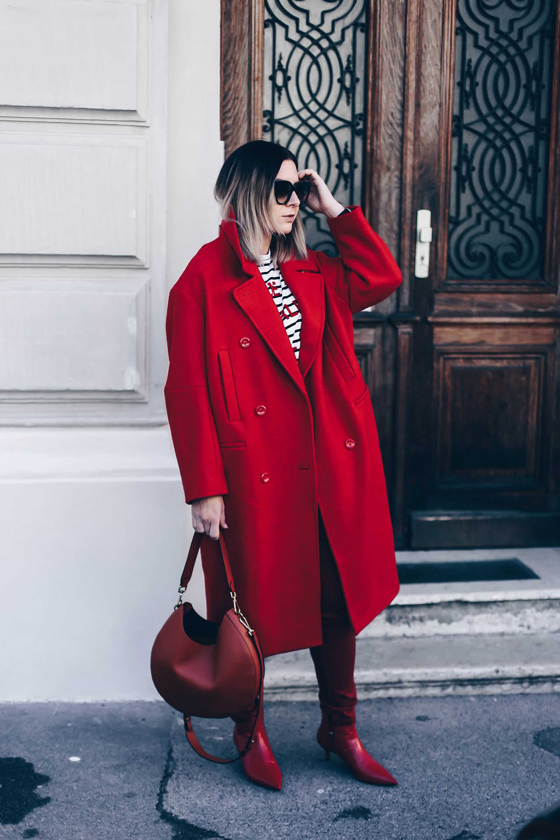 Red Colour Blocking, roter Mantel kombinieren, rote Ankle Boots, rote Jeans, Herbst Outfit, All Red Look, Streetstyle, Herbst Trends, Fashion Blog, Modeblog, Outfit Blog, www.whoismocca.me