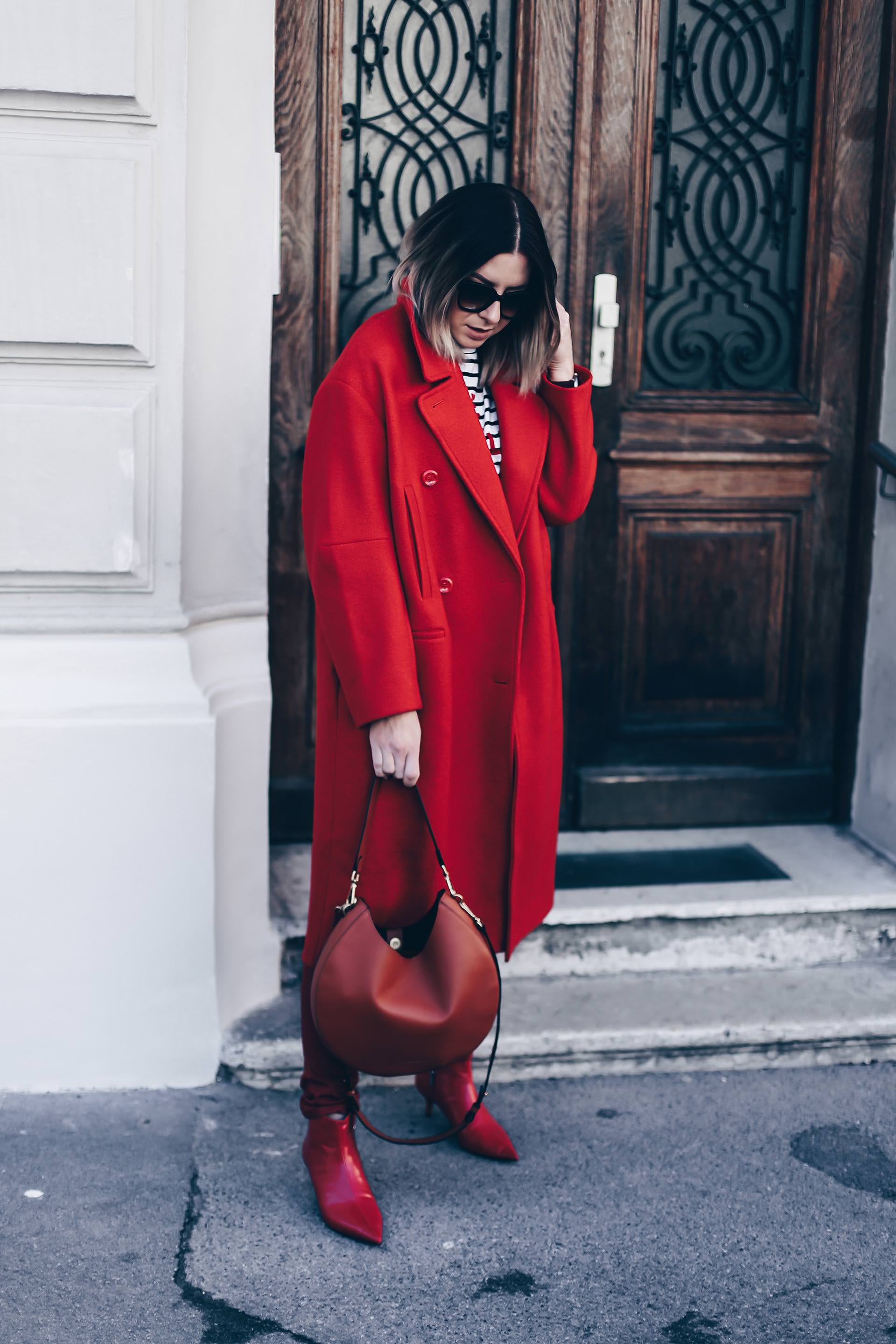 Red Colour Blocking, roter Mantel kombinieren, rote Ankle Boots, rote Jeans, Herbst Outfit, All Red Look, Streetstyle, Herbst Trends, Fashion Blog, Modeblog, Outfit Blog, www.whoismocca.me