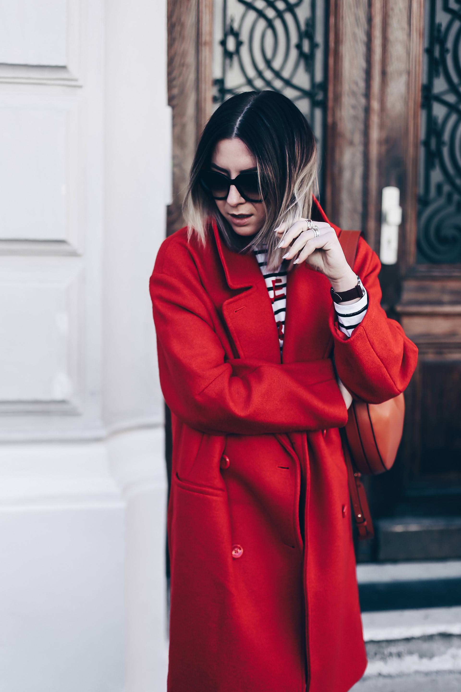 Red Colour Blocking, roter Mantel kombinieren, rote Ankle Boots, rote Jeans, Herbst Outfit, All Red Look, Streetstyle, Herbst Trends, Fashion Blog, Modeblog, Outfit Blog, www.whoismocca.me