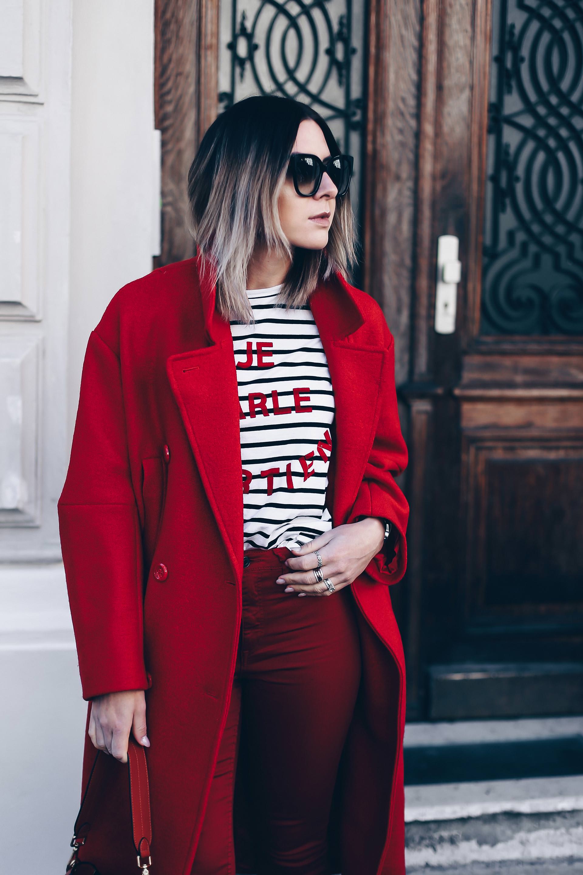 Red Colour Blocking, roter Mantel kombinieren, rote Ankle Boots, rote Jeans, Herbst Outfit, All Red Look, Streetstyle, Herbst Trends, Fashion Blog, Modeblog, Outfit Blog, www.whoismocca.me