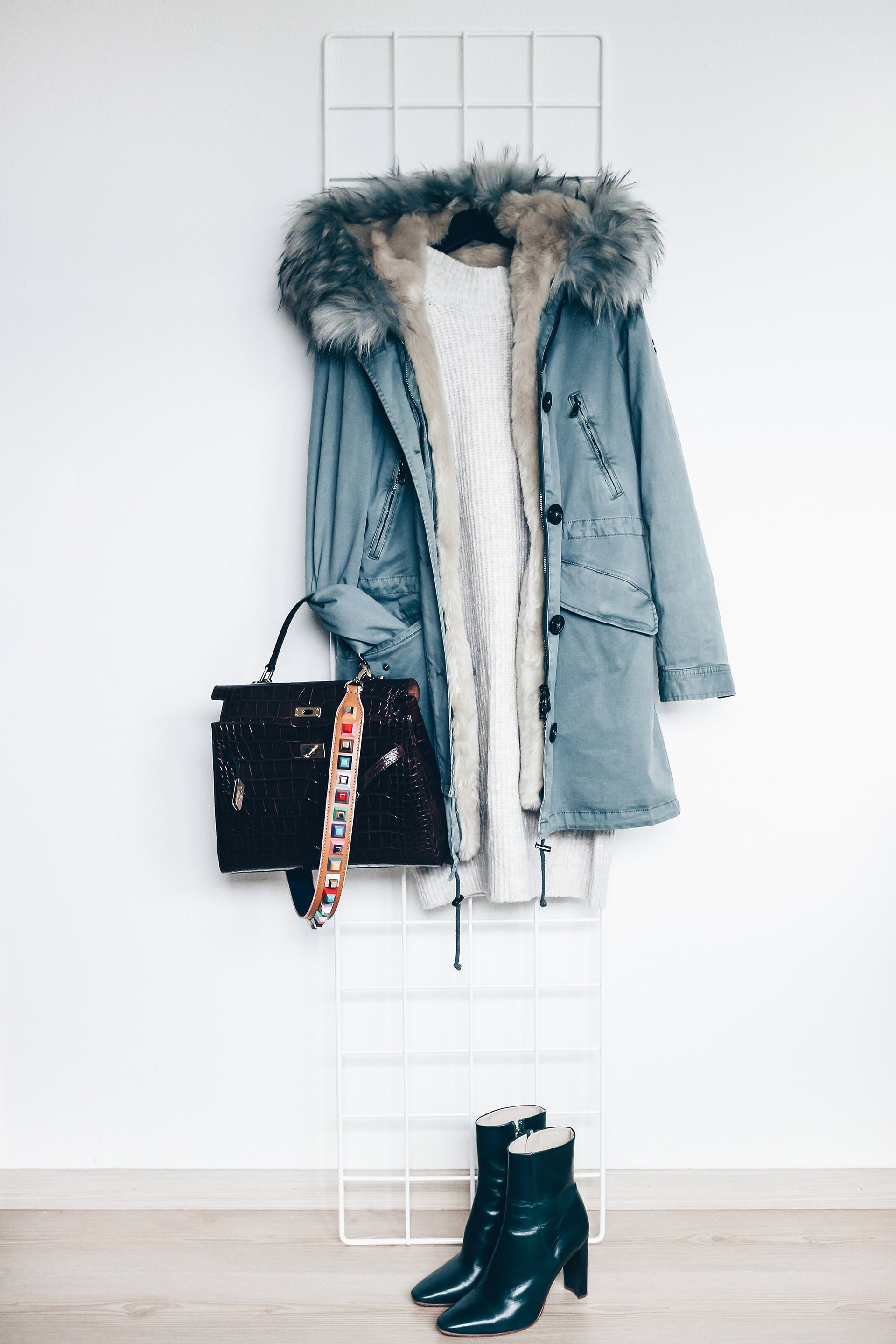 Was ziehe ich morgen an? 5 Alltagsoutfits für den Herbst von Monat bis Freitag, Shearling Jacke, Boyfriend Jeans, Blonde No 8 Parka, beiges Strickkleid kombinieren, Acne Studios Loma Boots, Coccinelle Tasche, Military Blazer, Picard Shopper, Layering, Grün Colour Blocking, Artist Fortune Cardigan, Fashion Blog, Modeblog, Outfit Ideen, www.whoismocca.me