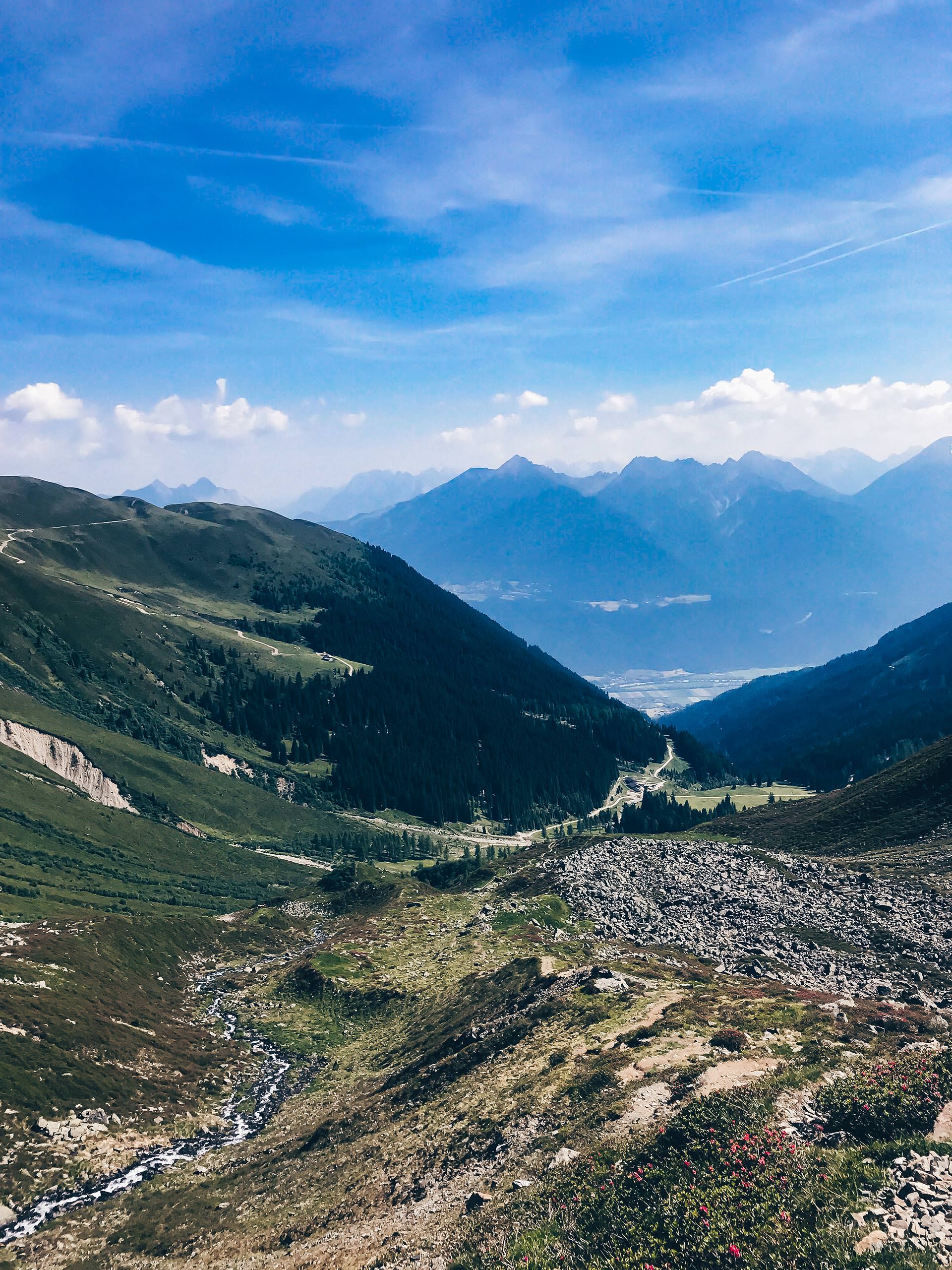 Wandern mit Hund in Tirol, Hundstalsee, Inzinger Alm, Leben mit Hund, Alltag mit Hund, Hundeblog, Wandertour mit Hund, Style Blog, sibirischer Husky, französische Bulldogge, www.whoismocca.me