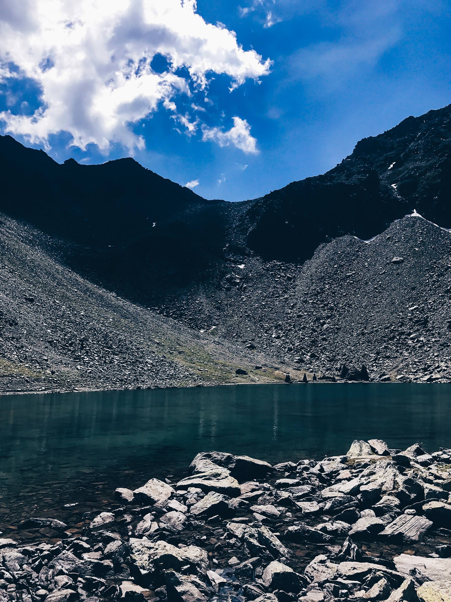 Wandern mit Hund in Tirol, Hundstalsee, Inzinger Alm, Leben mit Hund, Alltag mit Hund, Hundeblog, Wandertour mit Hund, Style Blog, sibirischer Husky, französische Bulldogge, www.whoismocca.me