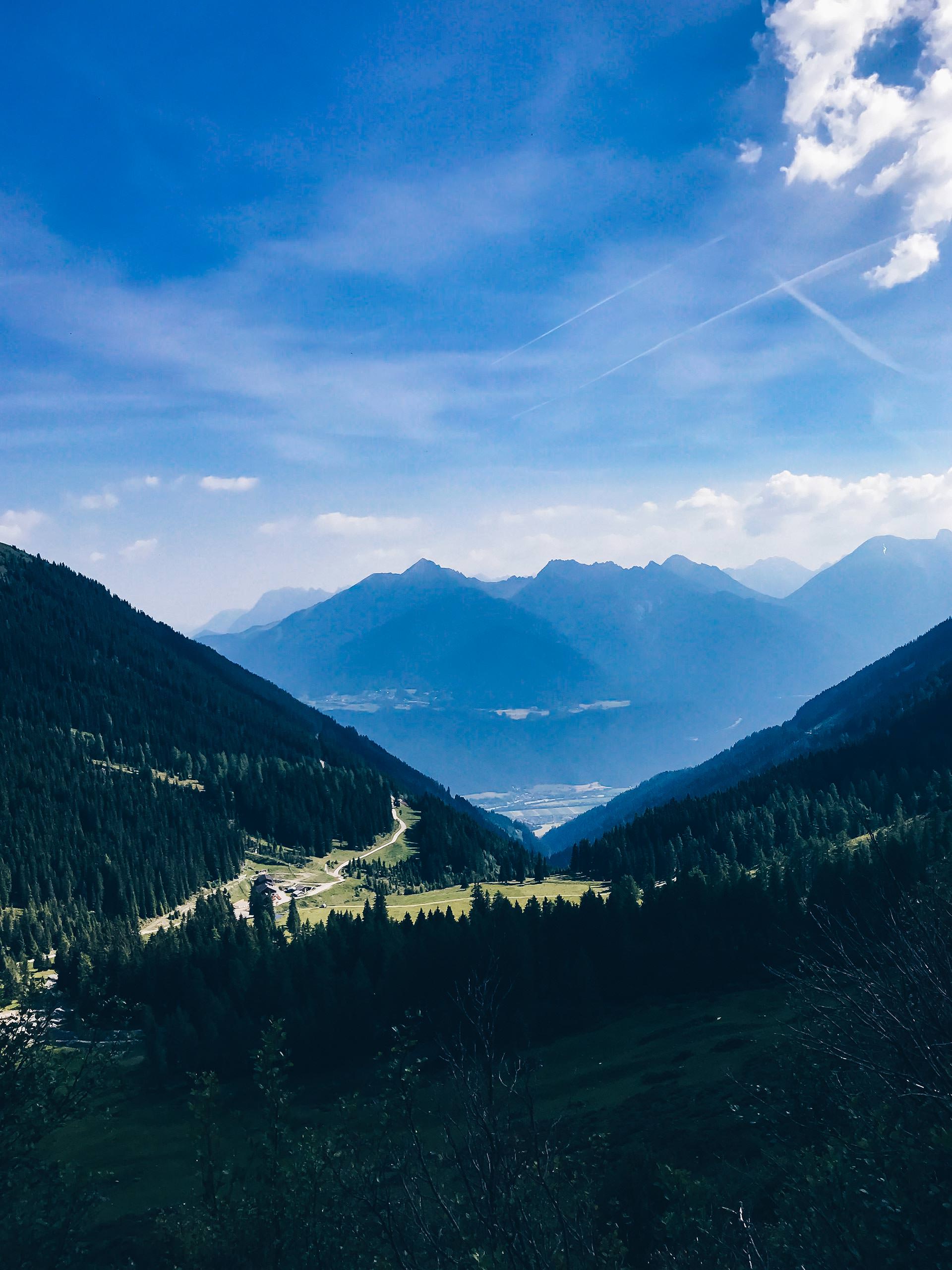 Wandern mit Hund in Tirol, Hundstalsee, Inzinger Alm, Leben mit Hund, Alltag mit Hund, Hundeblog, Wandertour mit Hund, Style Blog, sibirischer Husky, französische Bulldogge, www.whoismocca.me