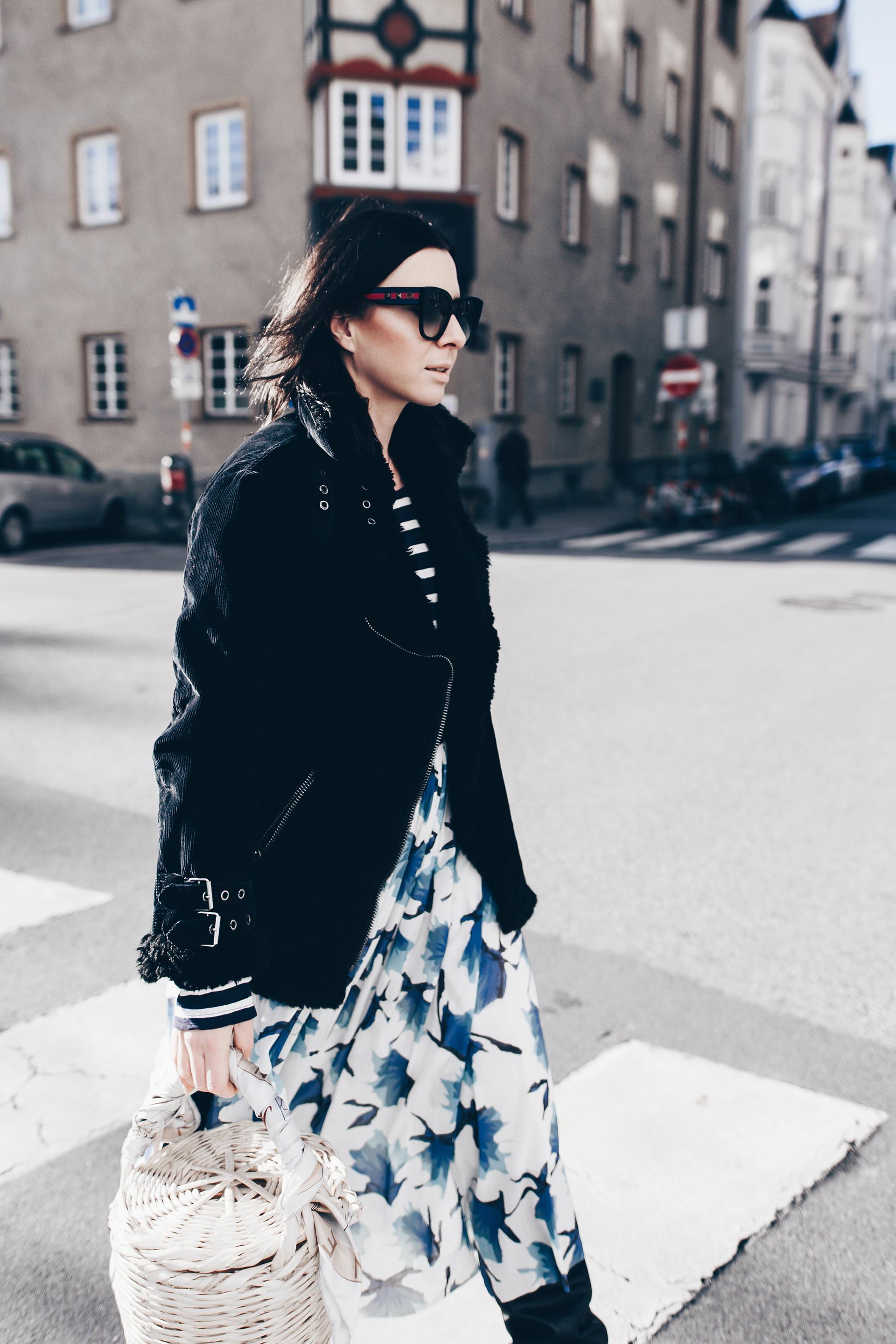 Rock im Winter anziehen, tragen und kombinieren, Midirock stylen, Pilotenjacke mit Fake Fur, Modetrend Cord, Print Mix, Overknee Stiefel mit weitem Schaft, Streetstyle, Winter Outfit, Mode Fashion Style Blog, www.whoismocca.me