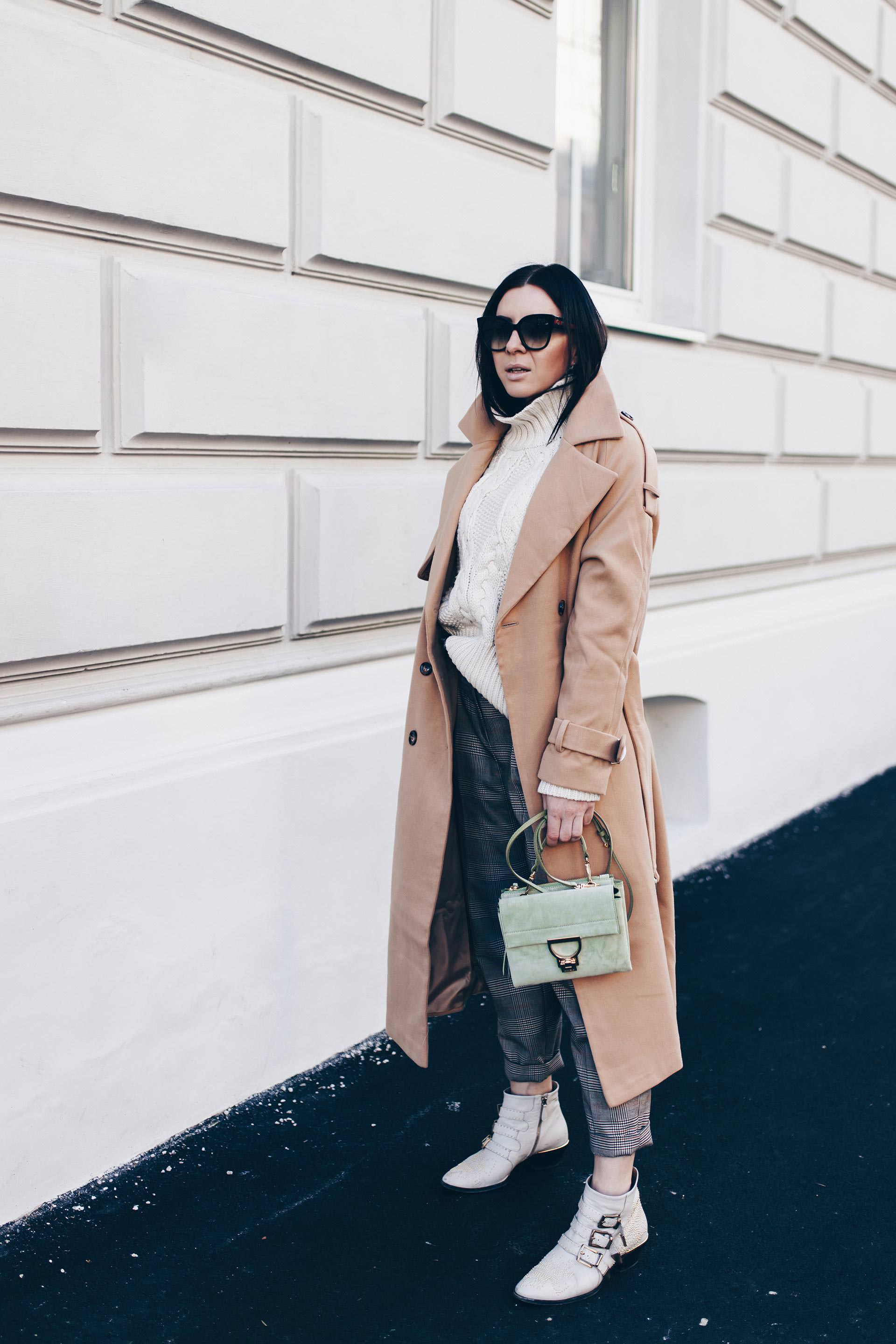 Camel Coat kombinieren, Partnerlook Outfit mit Camel Mantel, Paar Outfit, how to style, Streetstyle, Coccinelle Bag, Chloé Susanna Boots, Winter Outfit, Fashion Blog, Modeblog, www.whoismocca.me