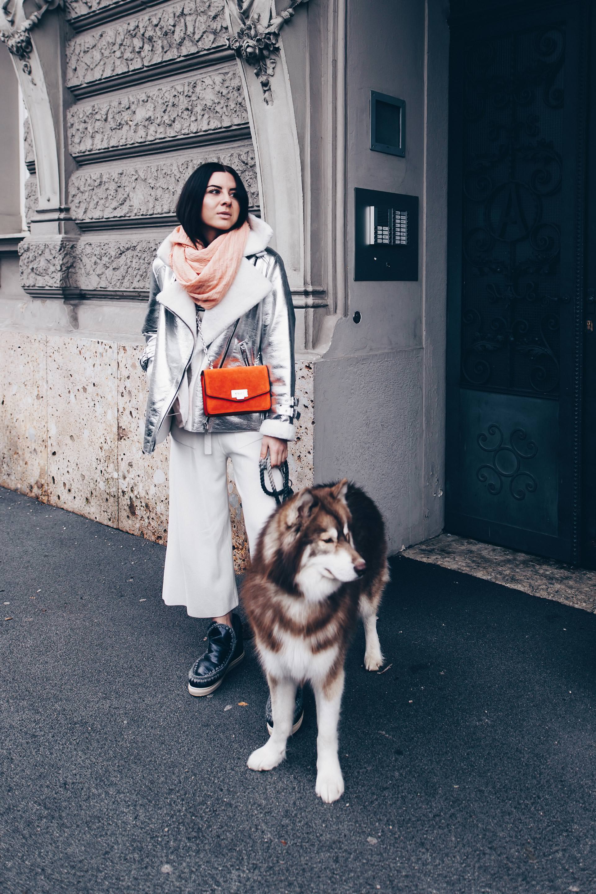 Winter Outfit mit Culotte stylen, Culotte im Winter tragen und kombinieren, Outfit mit MOU Boots, Outfit mit Pilotenjacke, orange Tasche, Outfit Idee, Fashion Blog, Modeblog, Outfits Blog, www.whoismocca.me