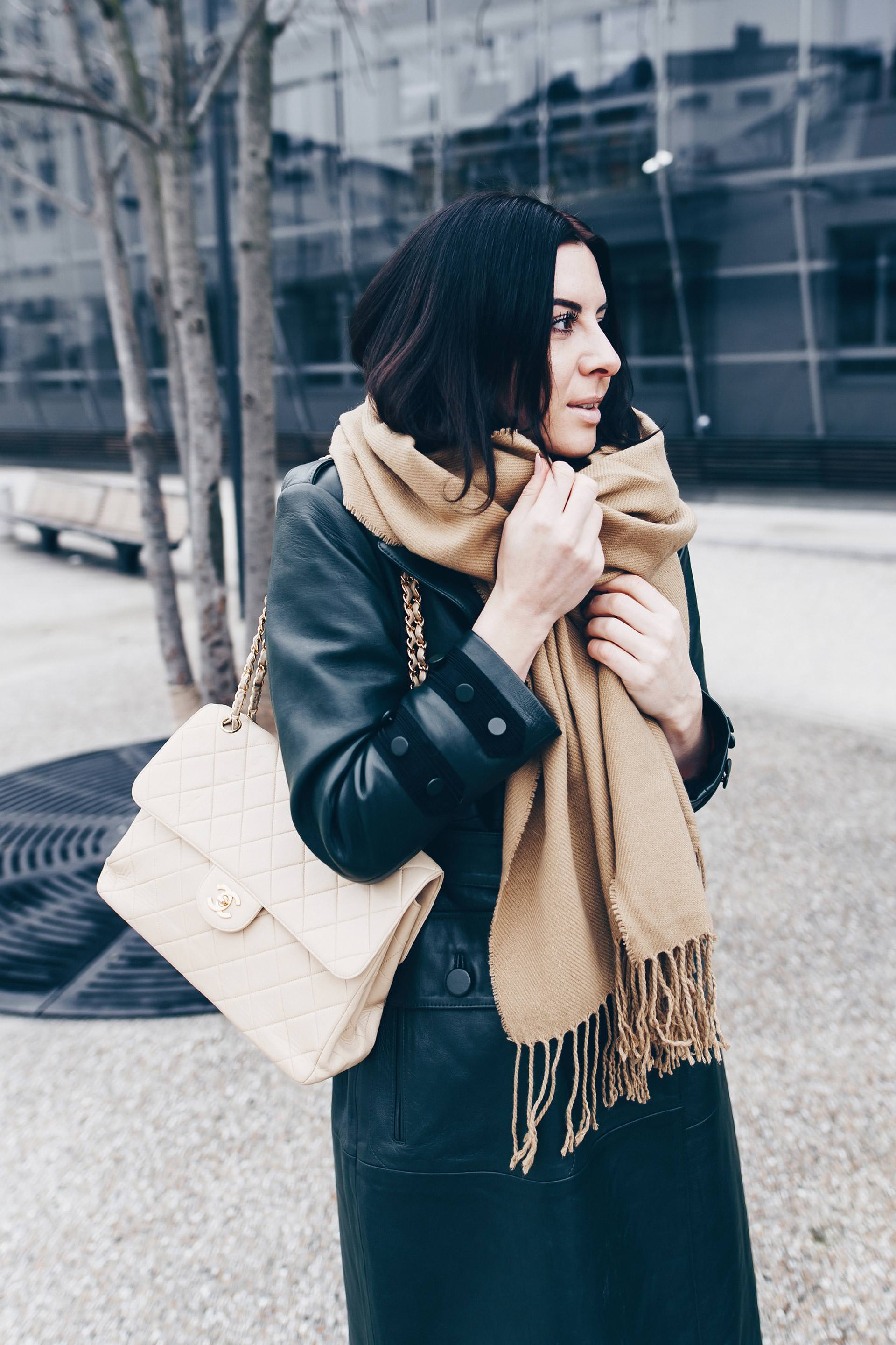 Winter Outfit mit Ledermantel aus der Zara Studio Collection 2017, Isabel Marant Nowles Boots, Skinny Jeans, Chanel Vintage Tasche, Streetstyle im Winter, Fashion Blogger Outfits, Modeblog Innsbruck, www.whoismocca.me