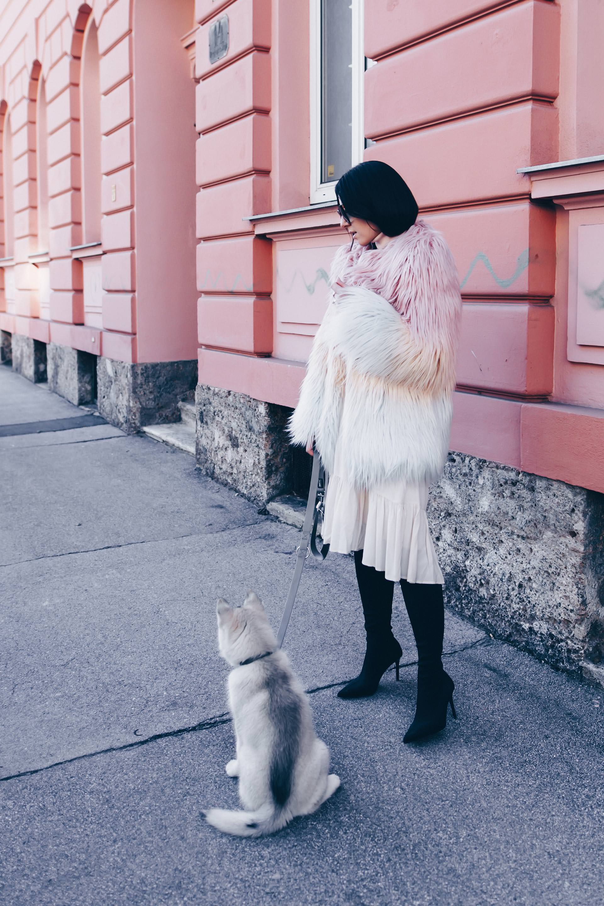 Pastell Outfit im Winter kombinieren, Layering im Winter, Lagenlook mit Pastell, Overknee Sock Boots, Quilted Double Flap Bag gold Chains, Fashion Blog, Streetstyle, Fake Fur Mantel, www.whoismocca.me