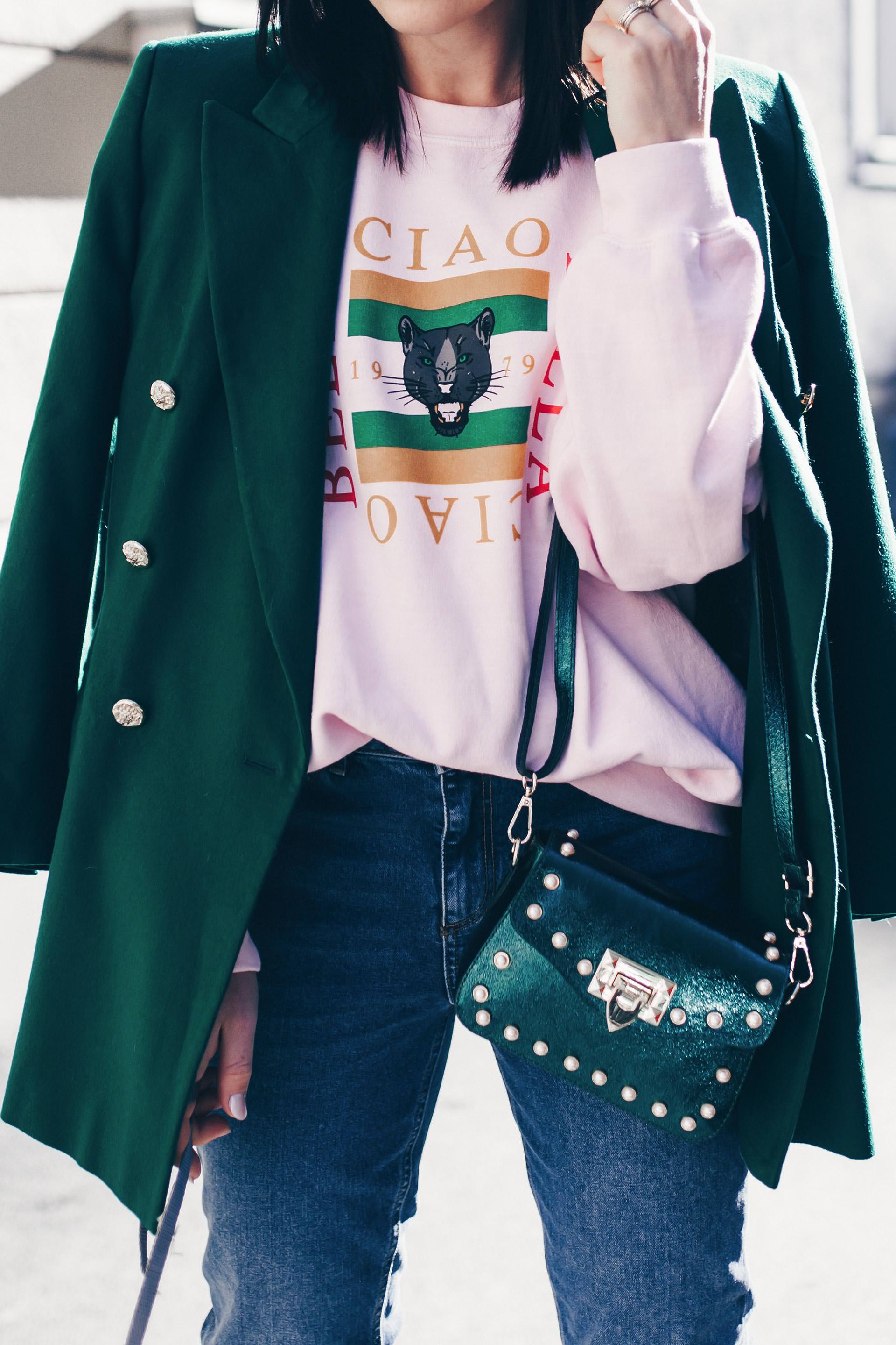 Statement Sweater Trend im Alltag, Statement Sweatshirt stylen und kombinieren, Outfits mit Statement Sweater, Mode Tipps, Fashion Blogger Streetstyle, Gucci Lookalike Sweater, www.whoismocca.me