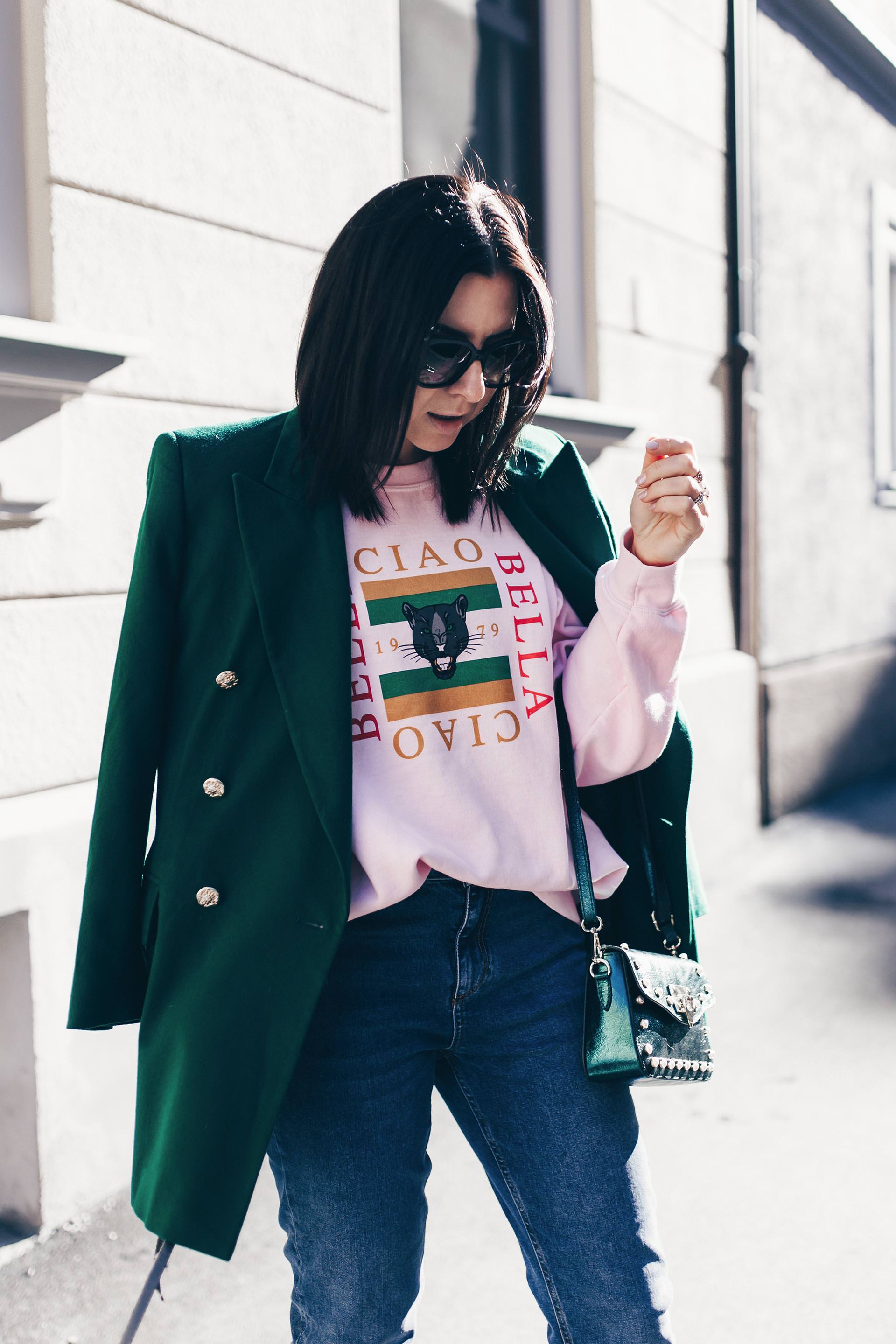 Statement Sweater Trend im Alltag, Statement Sweatshirt stylen und kombinieren, Outfits mit Statement Sweater, Mode Tipps, Fashion Blogger Streetstyle, Gucci Lookalike Sweater, www.whoismocca.me