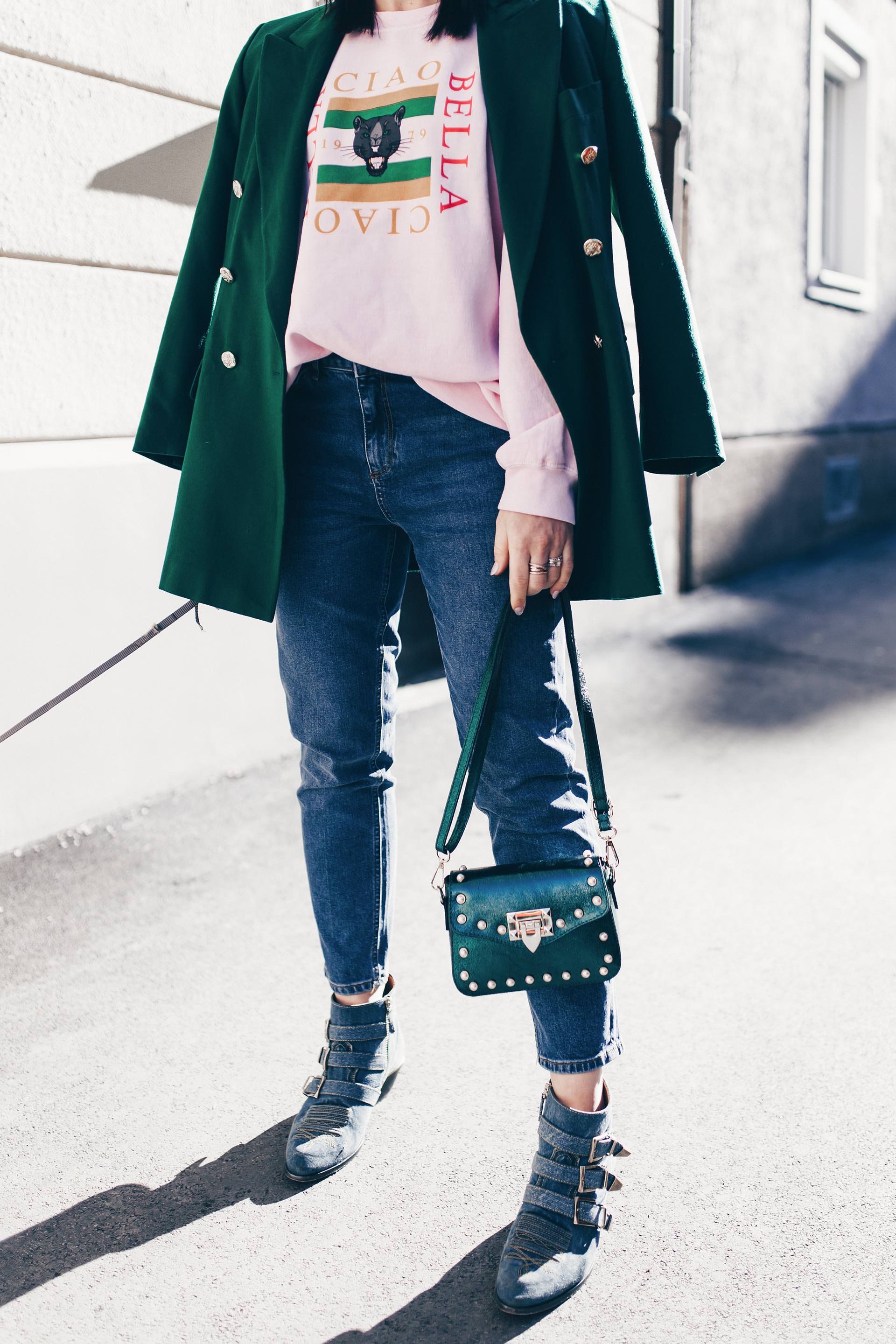 Statement Sweater Trend im Alltag, Statement Sweatshirt stylen und kombinieren, Outfits mit Statement Sweater, Mode Tipps, Fashion Blogger Streetstyle, Gucci Lookalike Sweater, www.whoismocca.me