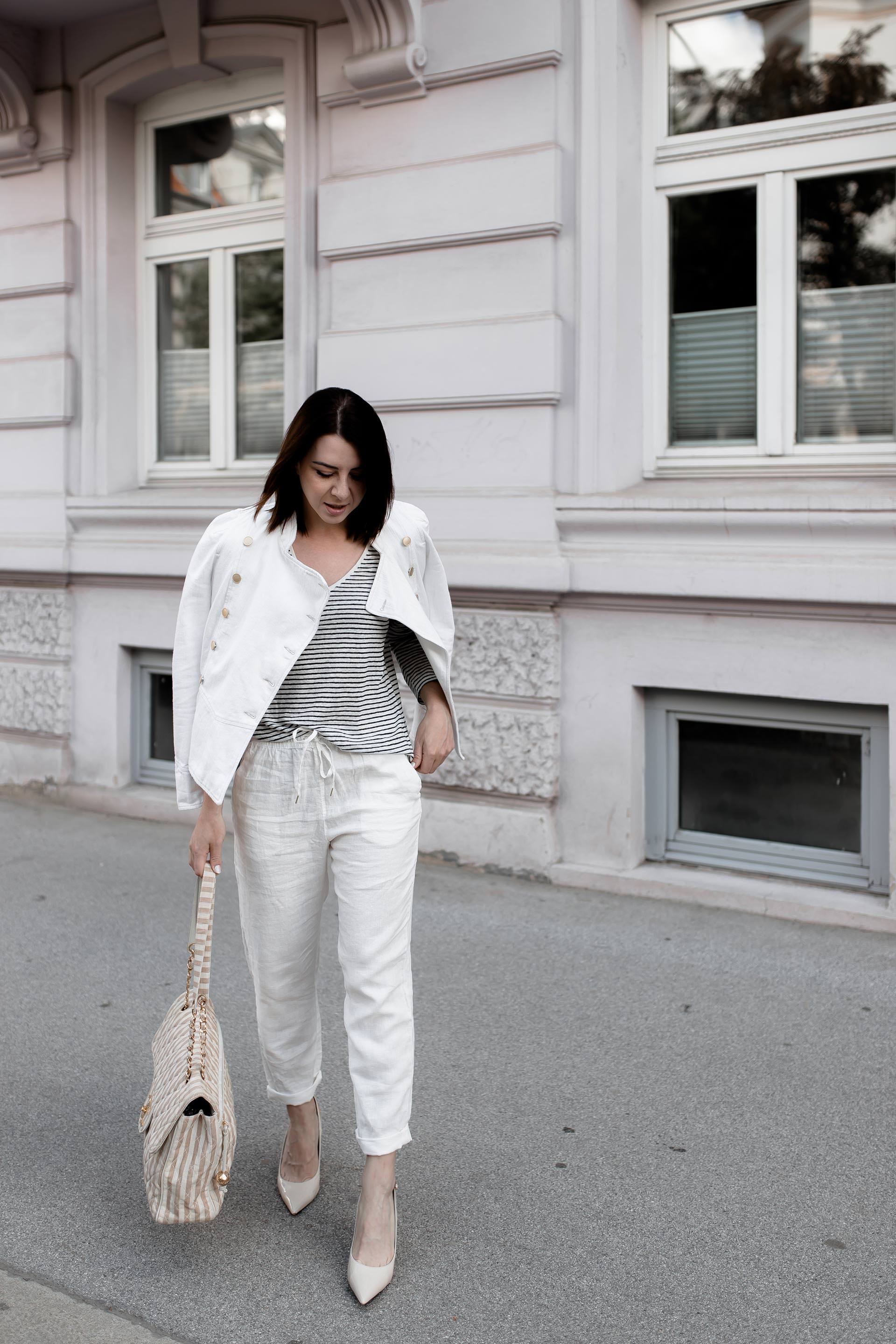 Leinen Mode, Outfit mit Jeansjacke von Isabel Marant, Leinen Hose und Leinen Shirt, nudefarbene Pumps, Chanel Jumbo Bag, Frühlingsoutfit mit Streifen, Isabel Marant Jeansjacke, Mode Tipps, www.whoismocca.me