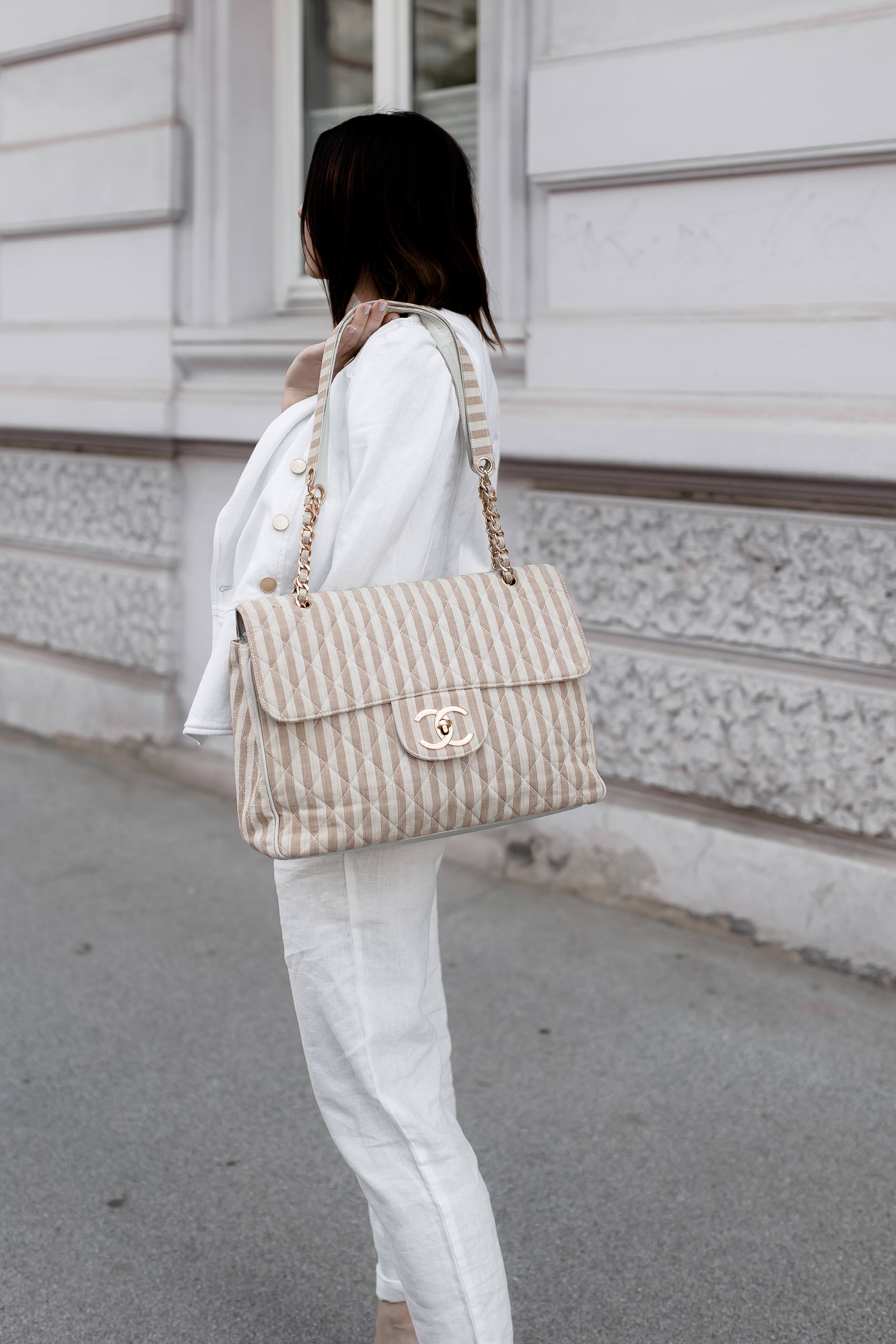 Leinen Mode, Outfit mit Jeansjacke von Isabel Marant, Leinen Hose und Leinen Shirt, nudefarbene Pumps, Chanel Jumbo Bag, Frühlingsoutfit mit Streifen, Isabel Marant Jeansjacke, Mode Tipps, www.whoismocca.me