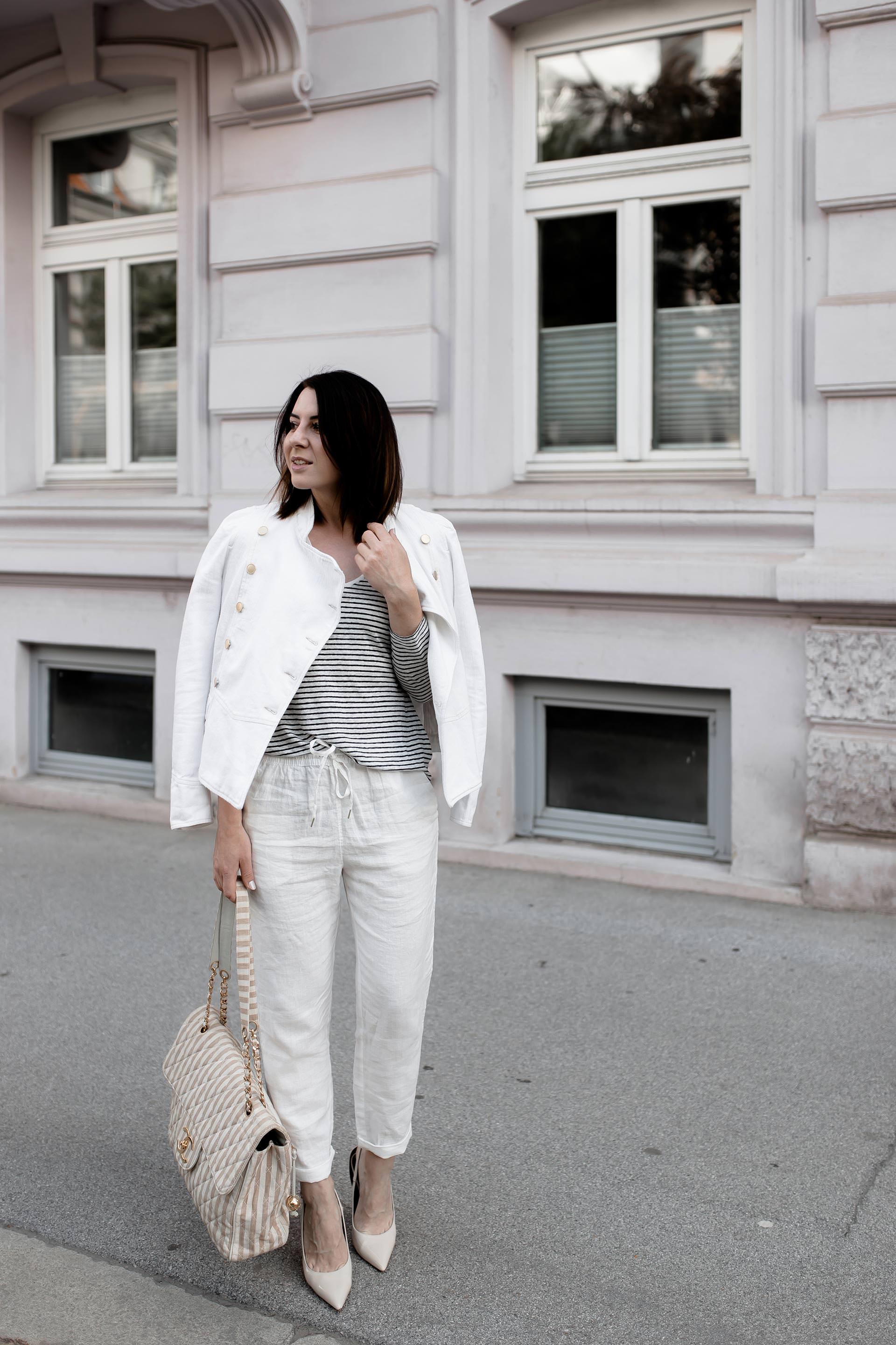 Leinen Mode, Outfit mit Jeansjacke von Isabel Marant, Leinen Hose und Leinen Shirt, nudefarbene Pumps, Chanel Jumbo Bag, Frühlingsoutfit mit Streifen, Isabel Marant Jeansjacke, Mode Tipps, www.whoismocca.me