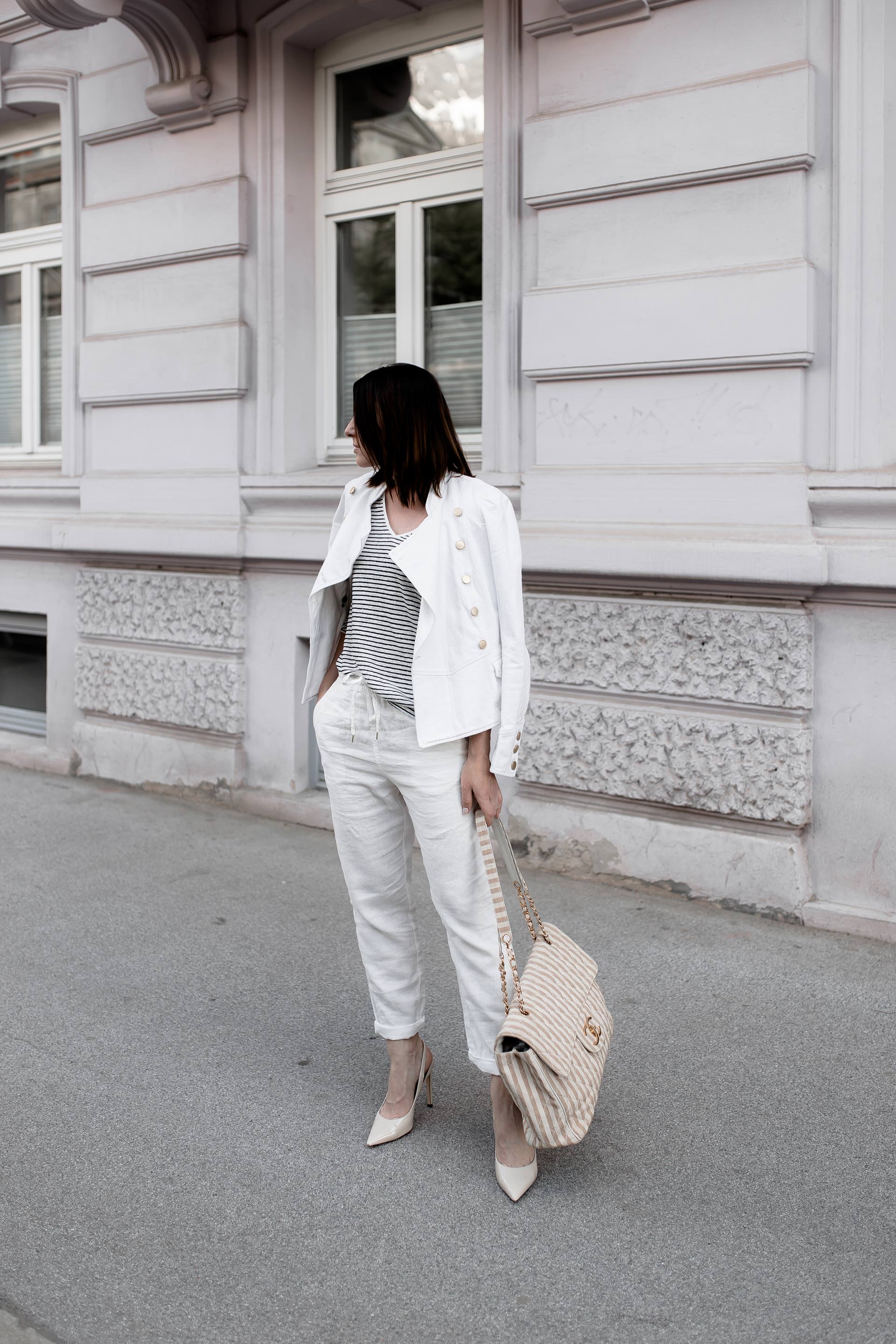 Leinen Mode, Outfit mit Jeansjacke von Isabel Marant, Leinen Hose und Leinen Shirt, nudefarbene Pumps, Chanel Jumbo Bag, Frühlingsoutfit mit Streifen, Isabel Marant Jeansjacke, Mode Tipps, www.whoismocca.me