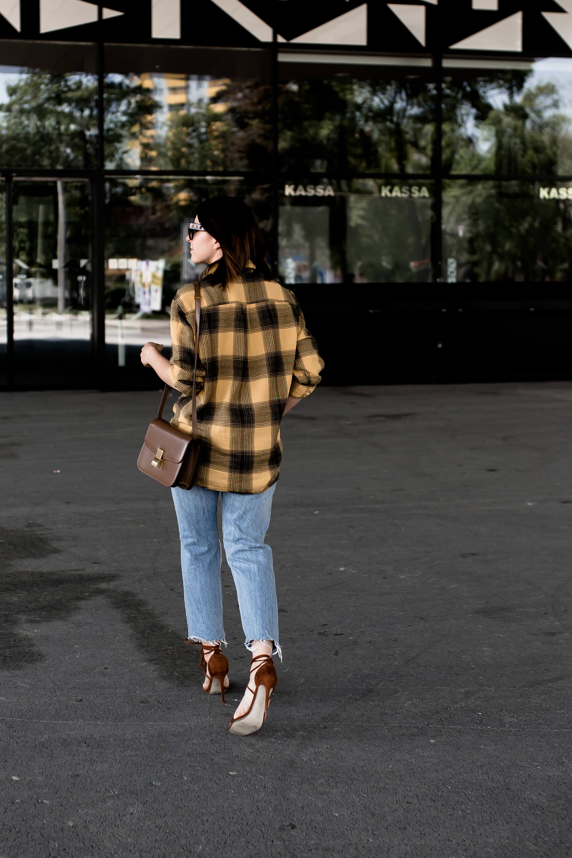 Boyfriend Jeans kombinieren, Boyfriend Style, Klamotten und Kleidung vom Freund tragen und anziehen, Styling Tipps, Mode Tipps, kariertes Hemd stylen, Outfit Ideen, Frühlingsoutfit für Frauen, #boyfriend #boyfriendstyle #boyfriendjeans #karohemd #outfit #styling #streetstyle, www.whoismocca.me