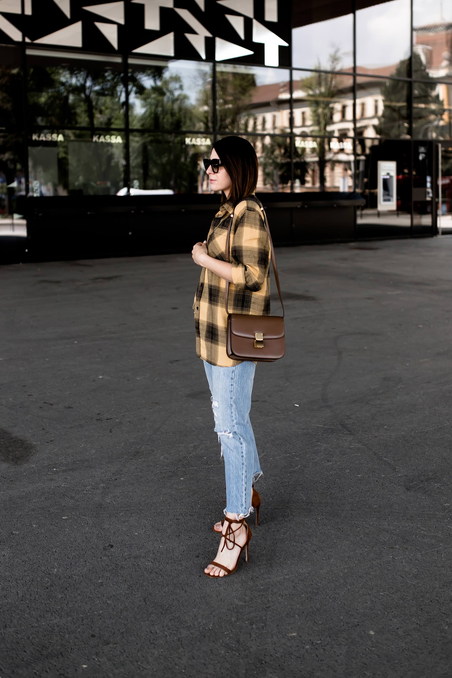 Boyfriend Jeans kombinieren, Boyfriend Style, Klamotten und Kleidung vom Freund tragen und anziehen, Styling Tipps, Mode Tipps, kariertes Hemd stylen, Outfit Ideen, Frühlingsoutfit für Frauen, #boyfriend #boyfriendstyle #boyfriendjeans #karohemd #outfit #styling #streetstyle, www.whoismocca.me