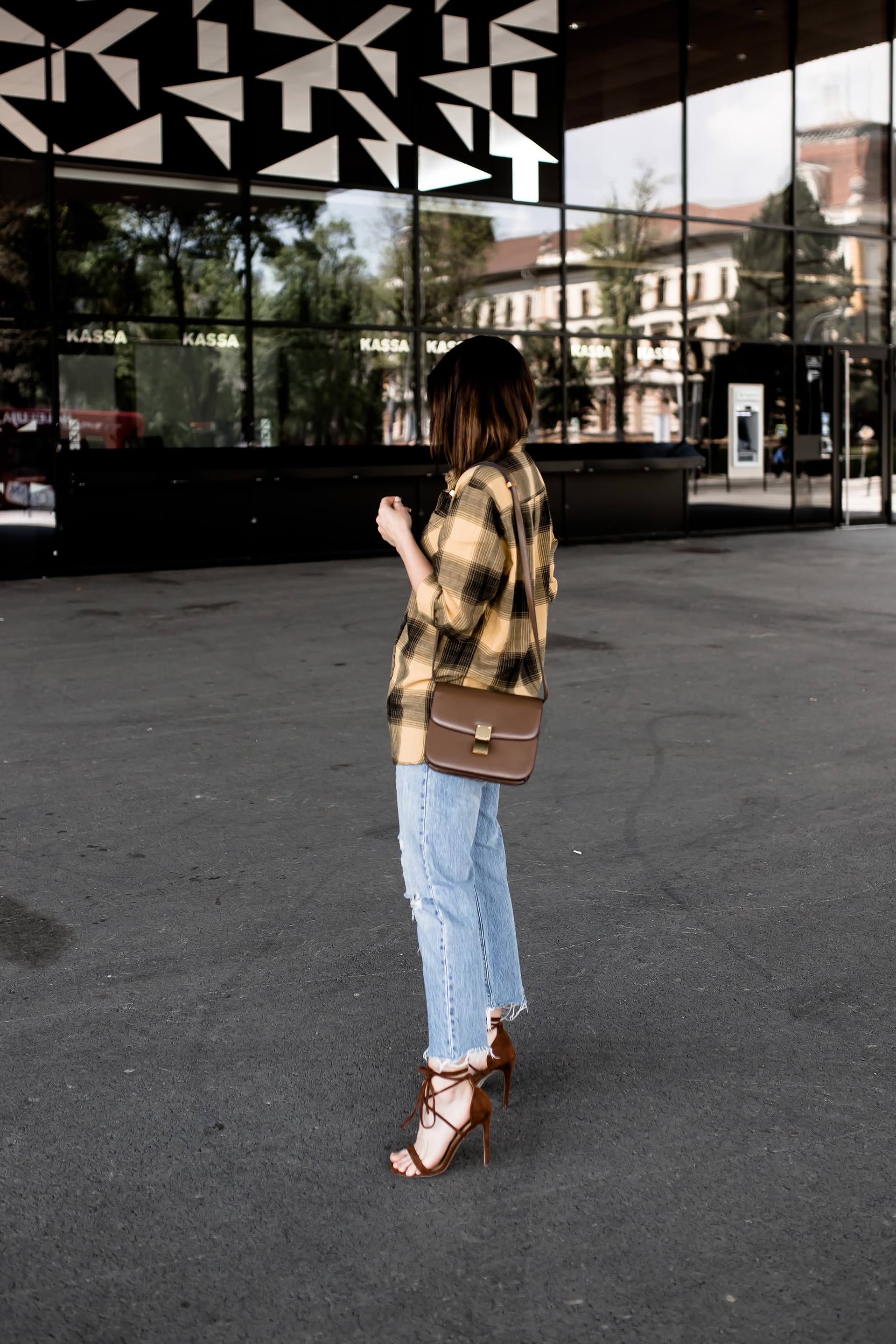 Boyfriend Jeans kombinieren, Boyfriend Style, Klamotten und Kleidung vom Freund tragen und anziehen, Styling Tipps, Mode Tipps, kariertes Hemd stylen, Outfit Ideen, Frühlingsoutfit für Frauen, #boyfriend #boyfriendstyle #boyfriendjeans #karohemd #outfit #styling #streetstyle, www.whoismocca.me