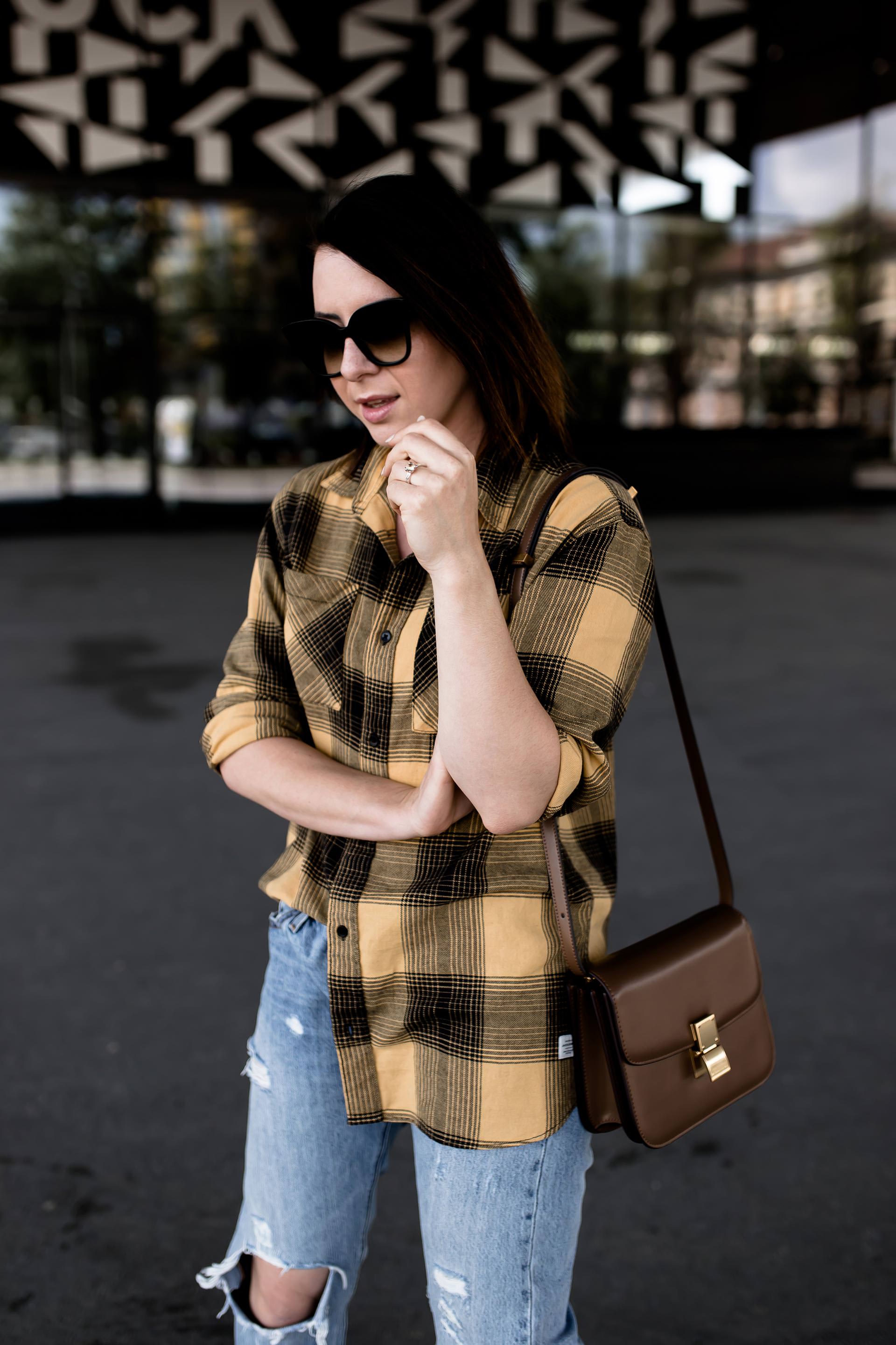 Boyfriend Jeans kombinieren, Boyfriend Style, Klamotten und Kleidung vom Freund tragen und anziehen, Styling Tipps, Mode Tipps, kariertes Hemd stylen, Outfit Ideen, Frühlingsoutfit für Frauen, #boyfriend #boyfriendstyle #boyfriendjeans #karohemd #outfit #styling #streetstyle, www.whoismocca.me