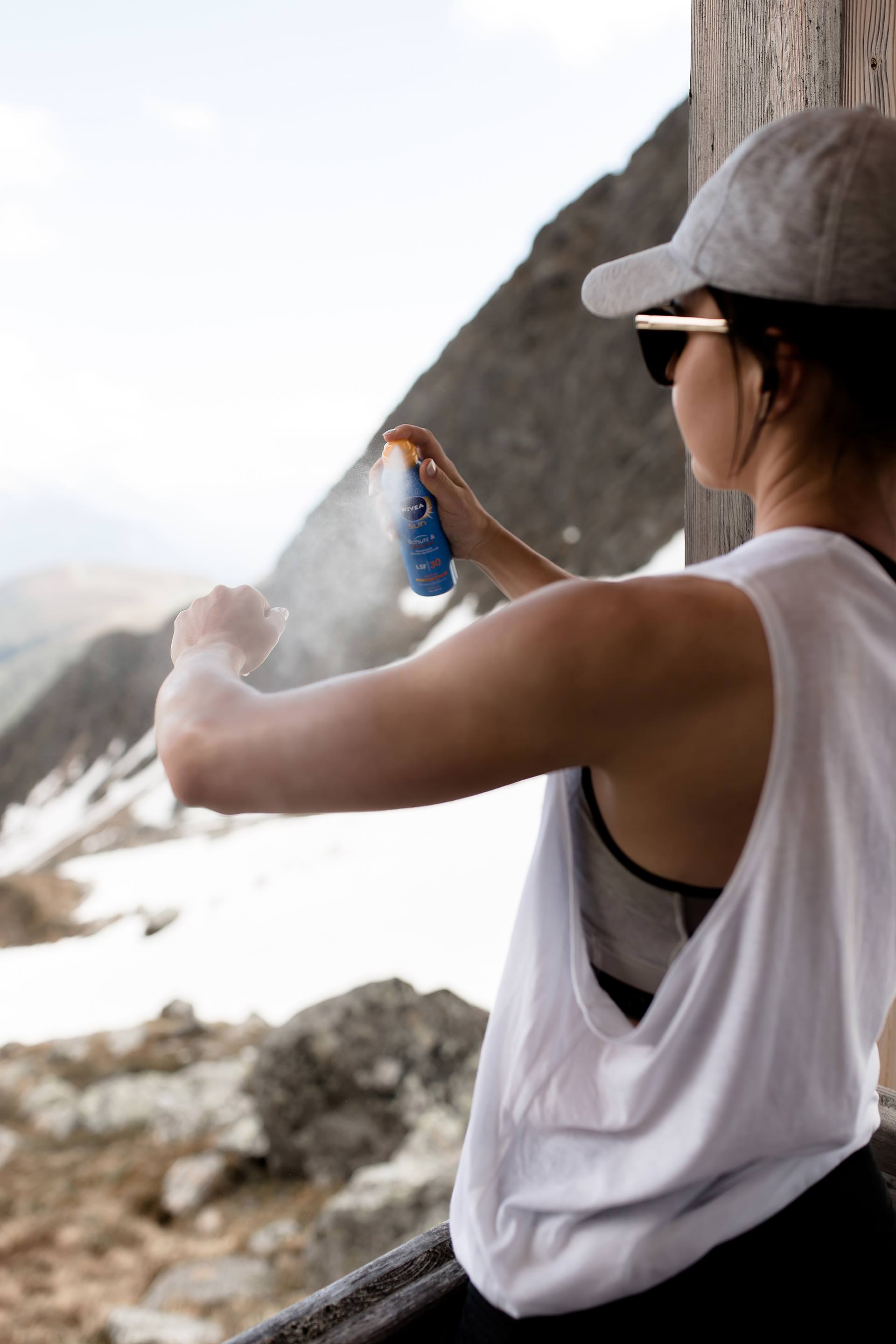 Anzeige, Meine Sonnenschutz-Tipps für Gesicht, Dekolleté und Körper, Pflegetipps für die Haut im Sommer, Nivea #Sonnencreme und #Sonnenschutz, Sonnenschutz zum Wandern und für die Berge, Sonnenschutz für die Haut im Alltag, welche Sonnencreme ist die beste, sonnencreme mit lichtschutzfaktor 50, #LSF, mattierender Sonnenschutz, nicht fettender Sonnenschutz, Anti-Aging Pflege Tipps im Sommer, #Sonnenbrand vorbeugen, NIVEA SUN UV Gesicht, #Beautyblogger, #BeautyTipps, #Beautyhacks, #erfahrungsbericht, #produkttest, www.whoismocca.me