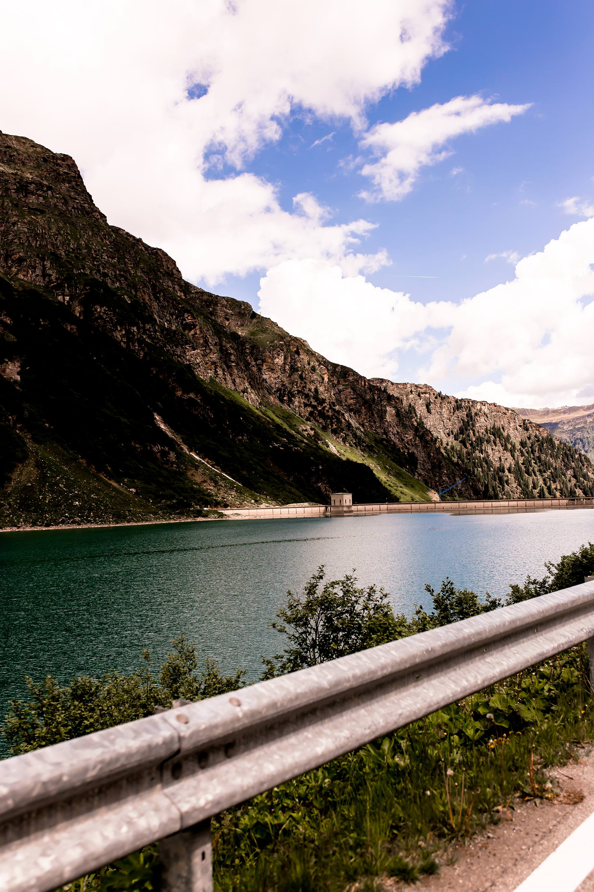 Anzeige, Mazda Routes 2018, Roadtrip durch Vorarlberg in Österreich, Silvretta Hochalpenstraße, Casalpin Chalets in Brand, Brandnertal, Feriendorf, Ferienhütte, Reise Tipps für Vorarlberg, Reiseblogger, Lifestyle Blogazine, www.whoismocca.me #mazdaroutes2018 #roadtrip #chalets #reiseblogger #mazda #vorarlberg #silvretta