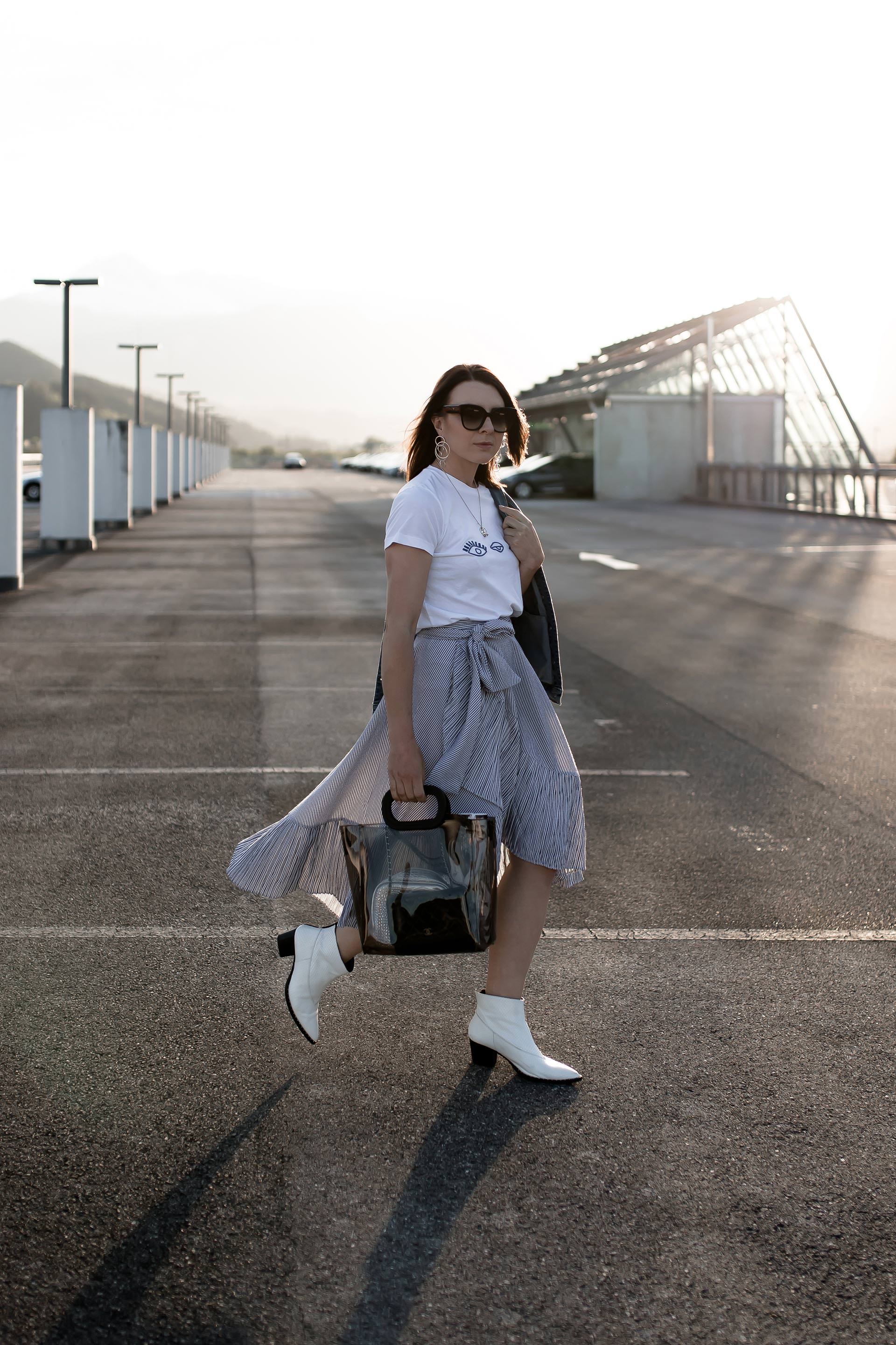 enthält unbeauftragte Werbung, 10 Sommer Outfits mit Rock für jeden Tag, Alltagsoutfits mit Rock, Minirock im Alltag tragen, Midirock kombinieren, Rock im Alltag stylen, Sommer Outfits für jeden Tag, Lookbook, Fashion Blogger, Mode Tipps, www.whoismocca.me #sommeroutfit #ootd #lookbook #minirock #styling