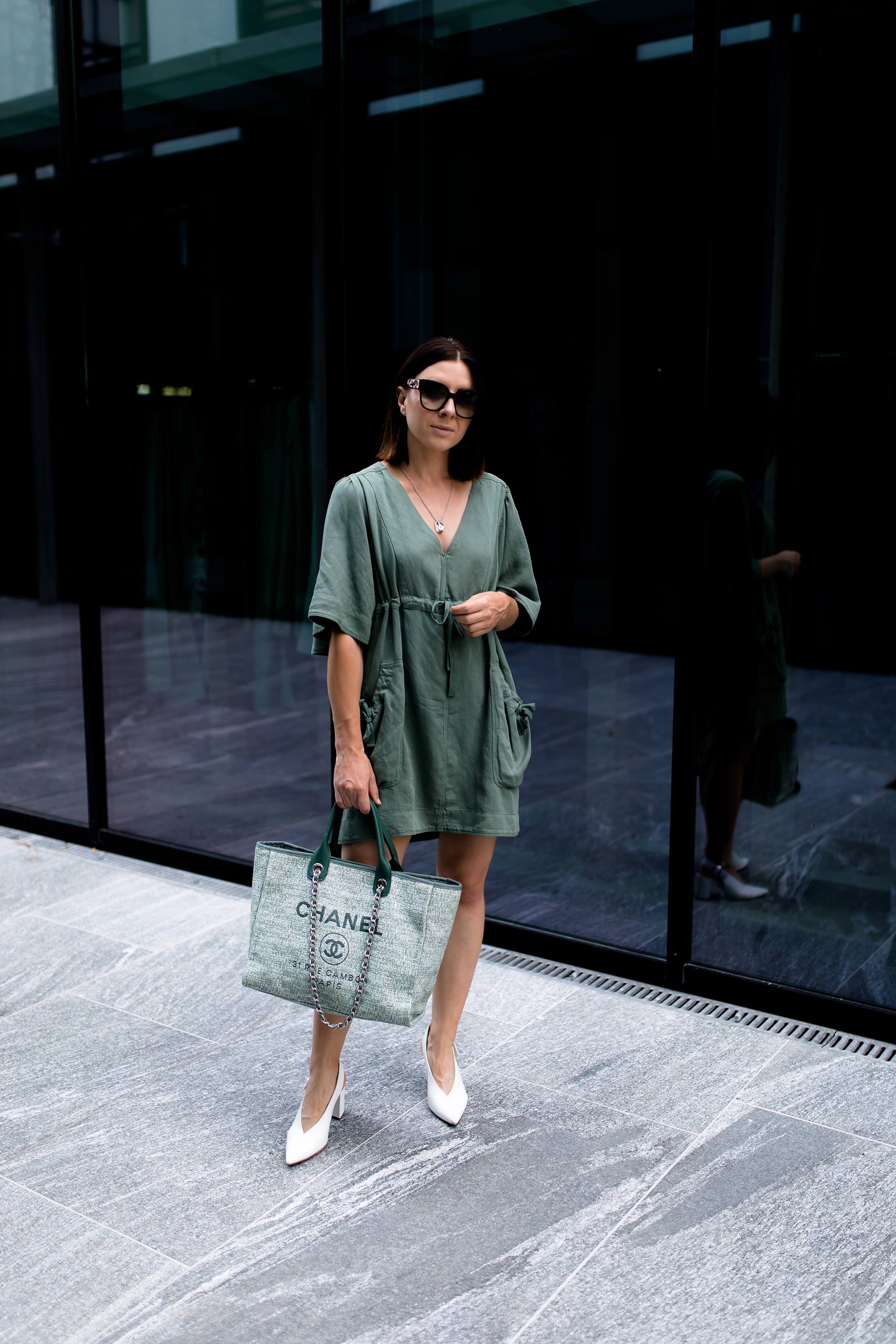 enthält unbeauftragte Werbung, Sommer Outfit mit Kleid, Isabel Marant Outfit, Isabel Marant Wendell Kleid, High Heels im Alltag tragen, Chanel Deauville Shopper, Sommer Kleid kombinieren, Streetstyle, Outfit of the Day, Modeblogger, www.whoismocca.me #isabelmarant #ootd #sommeroutfit #styling #fashionblogger #chanel