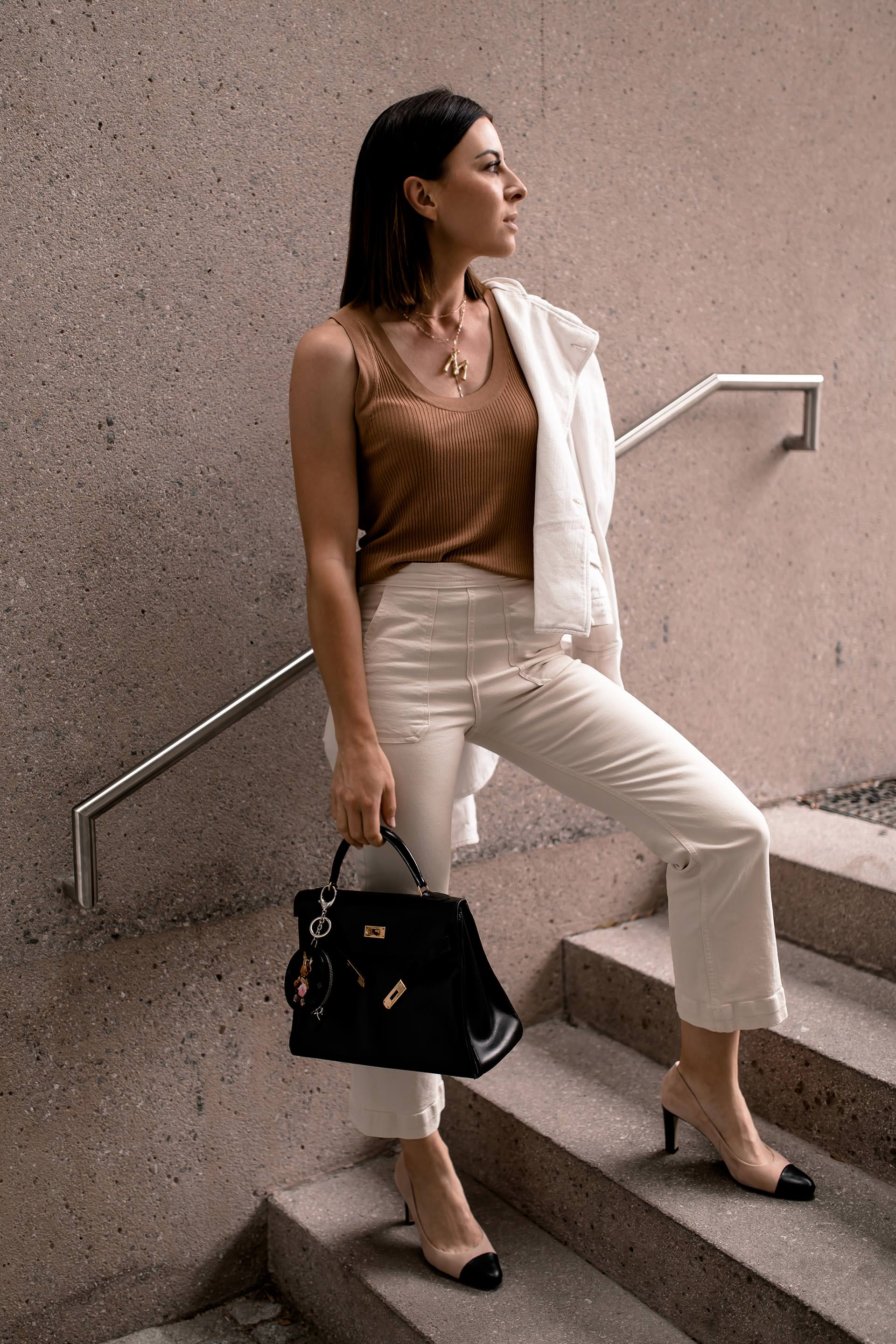 Anzeige. Sommer Outfit fürs Büro, Office Sommerschuhe, sommer office look, büro Sommer kleidung, sommer kleidung fürs büro, Business Outfit im Sommer, sommerschuhe fürs büro, Karriere Blog, Styling Tipps, www.whoismocca.me #sommermode #business #karriere #officelook #styleguide #ootd #culotte