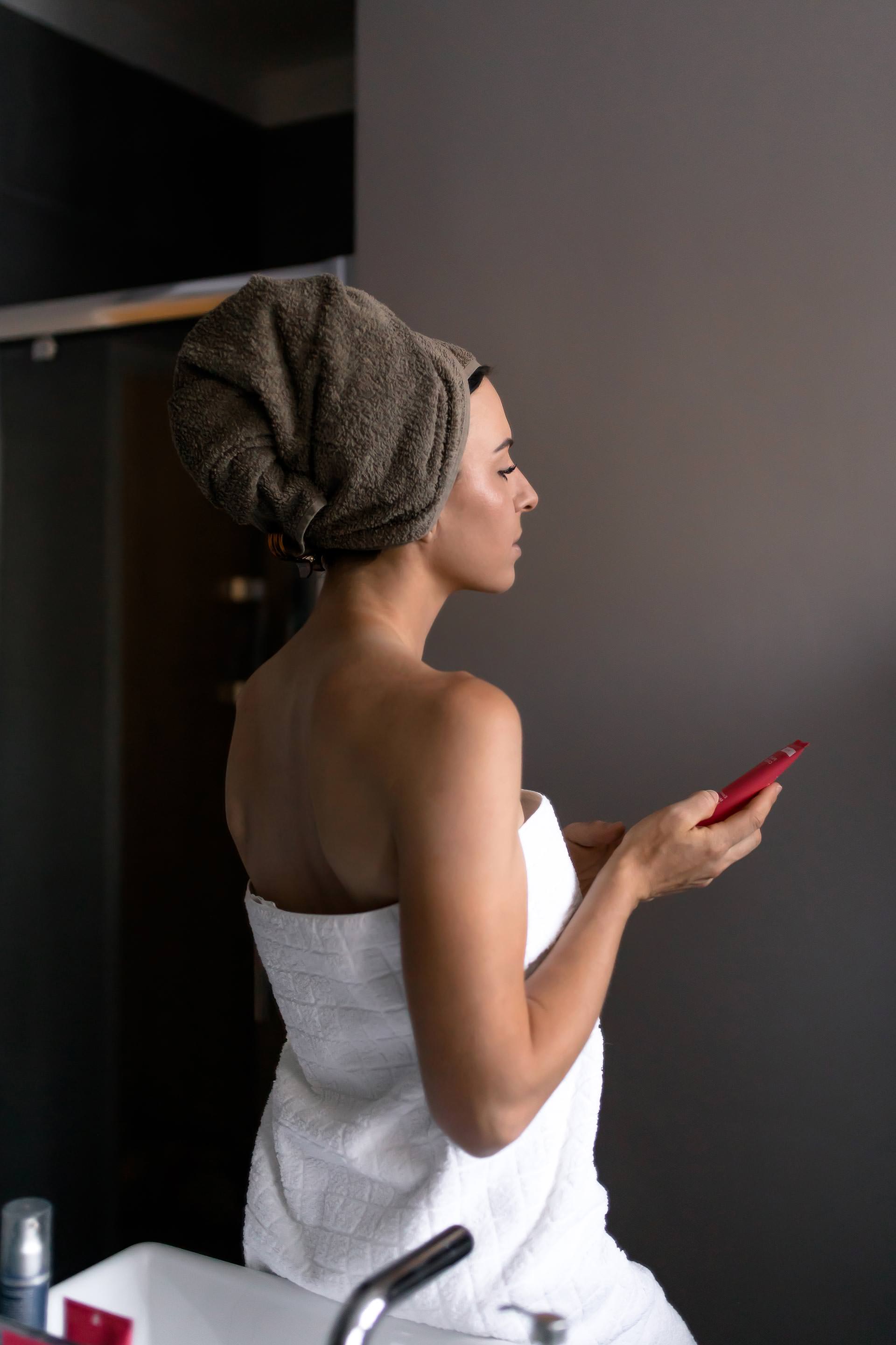 enthält unbeauftragte Werbung. Hautpflege im herbst, pflege herbstzeit, pflegetipps für schöne haut, Beauty Blogger, gesichtspflege im herbst, beauty produkte die man haben muss, beauty produkte für reine haut, beauty must haves 2018, herbst beauty tipps, herbst beauty produkte, neue beauty tipps und tricks, gute gesichtscreme, fetthaltige gesichtscreme, intensive anti aging, anti aging pflege, Erfahrungsbericht, Beauty Blog, www.whoismocca.me #hautpflege #herbstpflege #gesichtspflege #antiaging #beautytrends #beautyblog #antiaging