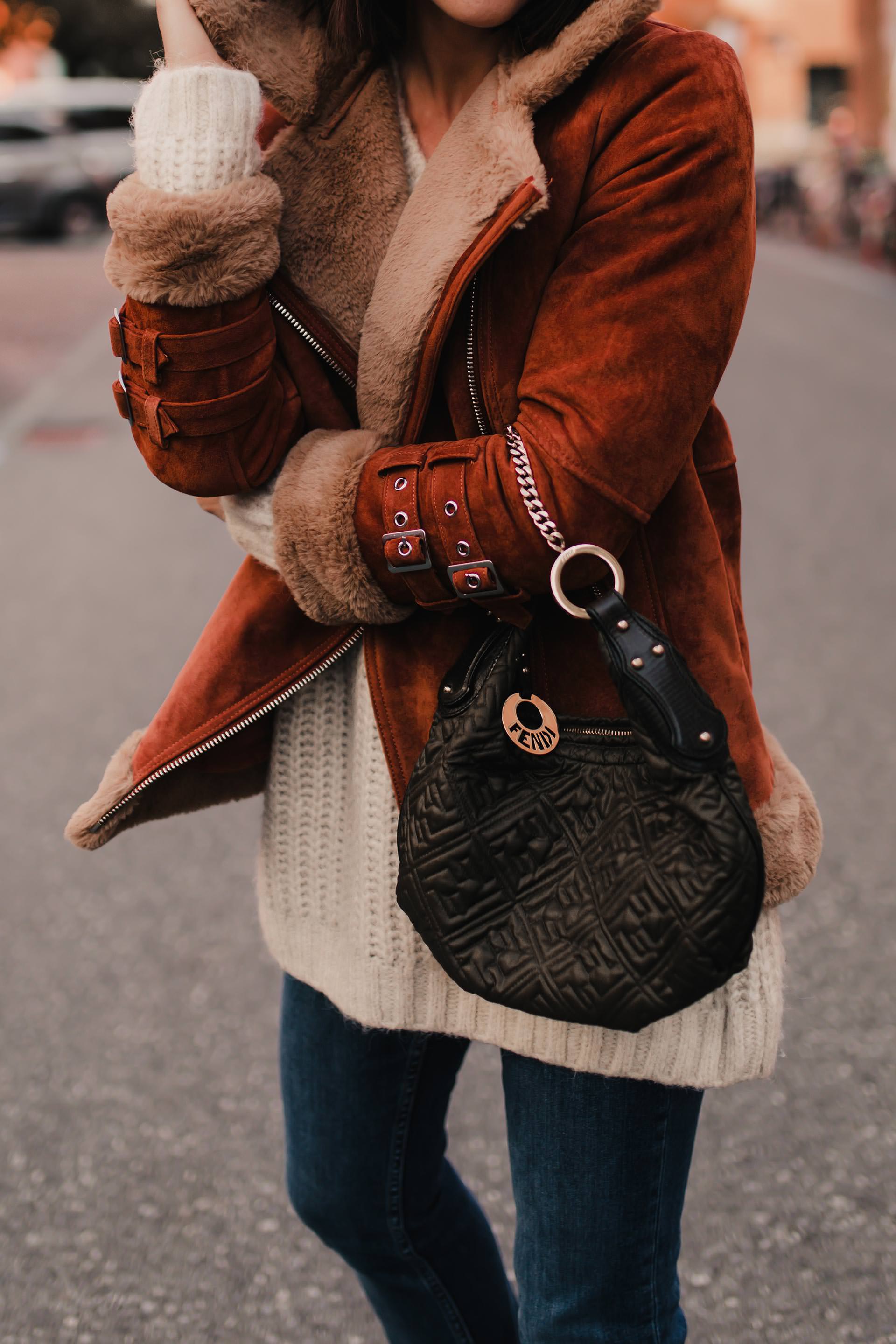 enthält unbeauftragte Werbung, shearling jacke, pilotenjacke mit fellkragen, bikerjacke mit teddyfutter, bikerjacke mit teddyfleece, gefütterte bikerjacke, gefütterte pilotenjacke, pilotenjacke mit Lammfell, aviator jacke Lammfell, shearling bikerjacke, faux shearling biker jacke, Mode und Styling Tipps, Modetrends Herbst 2018, Modetrends Herbst Winter 18/19, Modetrends Winter 2018/19, www.whoismocca.me #acne #velocite #shearling #aviatorjacket #bikerjacke 