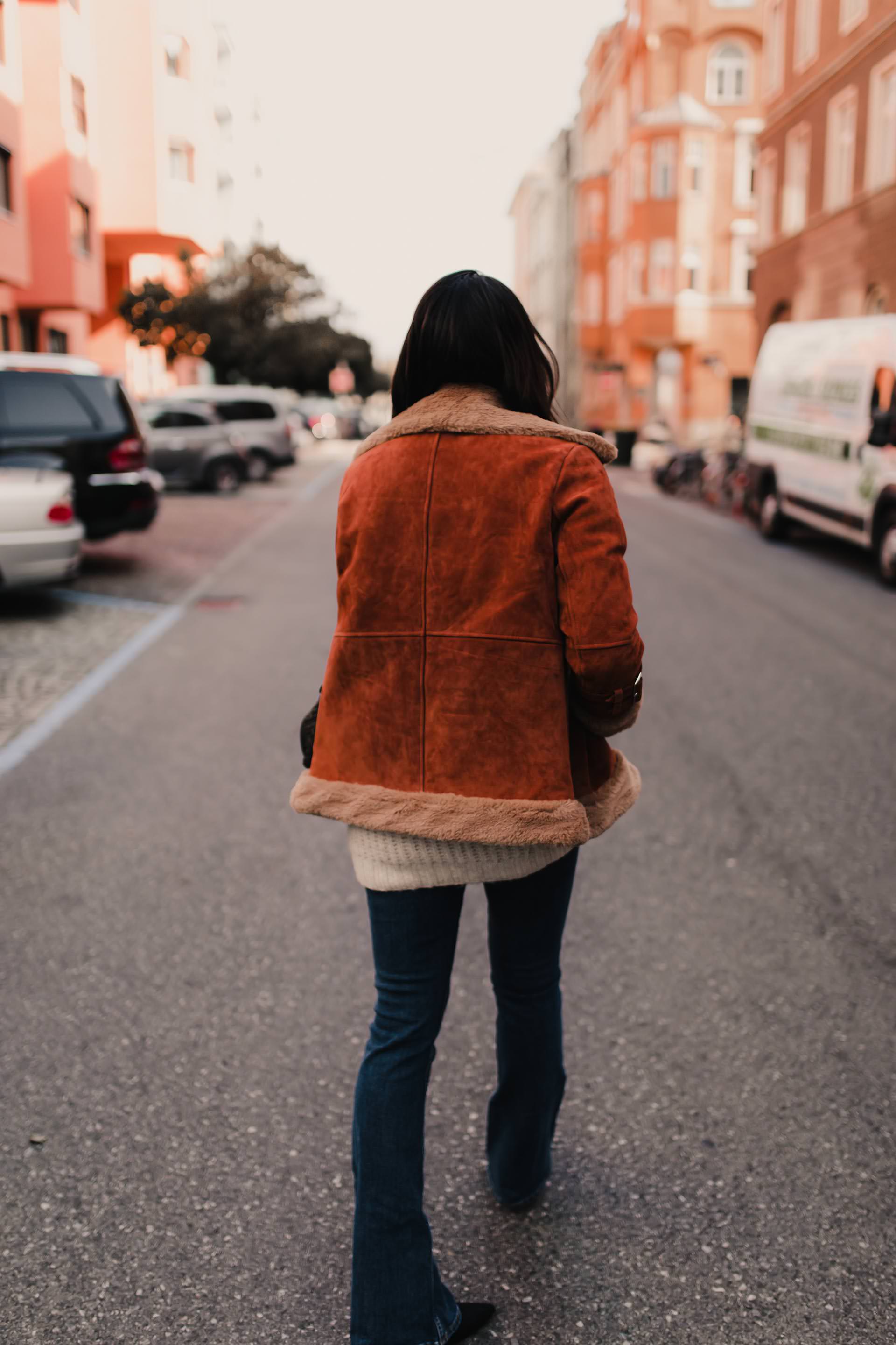 enthält unbeauftragte Werbung, shearling jacke, pilotenjacke mit fellkragen, bikerjacke mit teddyfutter, bikerjacke mit teddyfleece, gefütterte bikerjacke, gefütterte pilotenjacke, pilotenjacke mit Lammfell, aviator jacke Lammfell, shearling bikerjacke, faux shearling biker jacke, Mode und Styling Tipps, Modetrends Herbst 2018, Modetrends Herbst Winter 18/19, Modetrends Winter 2018/19, www.whoismocca.me #acne #velocite #shearling #aviatorjacket #bikerjacke