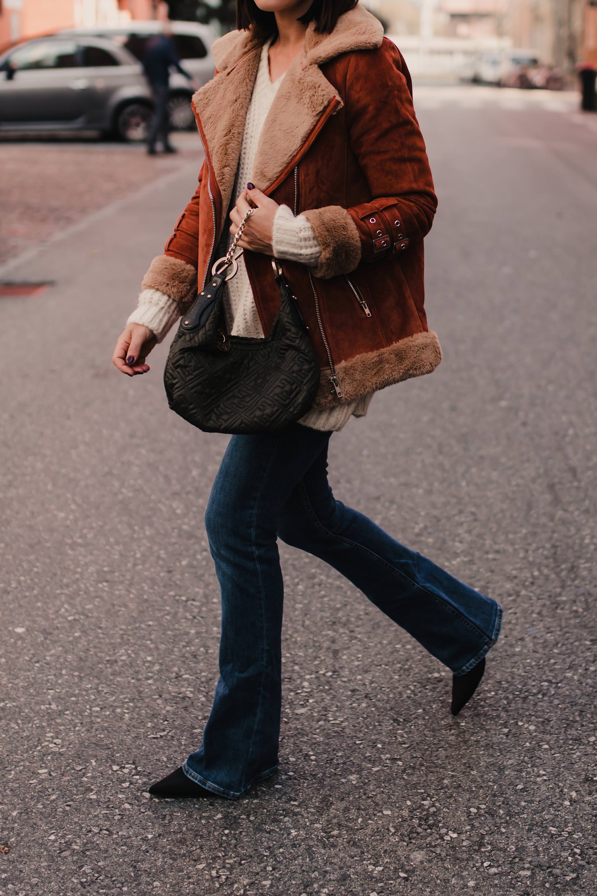 enthält unbeauftragte Werbung, shearling jacke, pilotenjacke mit fellkragen, bikerjacke mit teddyfutter, bikerjacke mit teddyfleece, gefütterte bikerjacke, gefütterte pilotenjacke, pilotenjacke mit Lammfell, aviator jacke Lammfell, shearling bikerjacke, faux shearling biker jacke, Mode und Styling Tipps, Modetrends Herbst 2018, Modetrends Herbst Winter 18/19, Modetrends Winter 2018/19, www.whoismocca.me #acne #velocite #shearling #aviatorjacket #bikerjacke