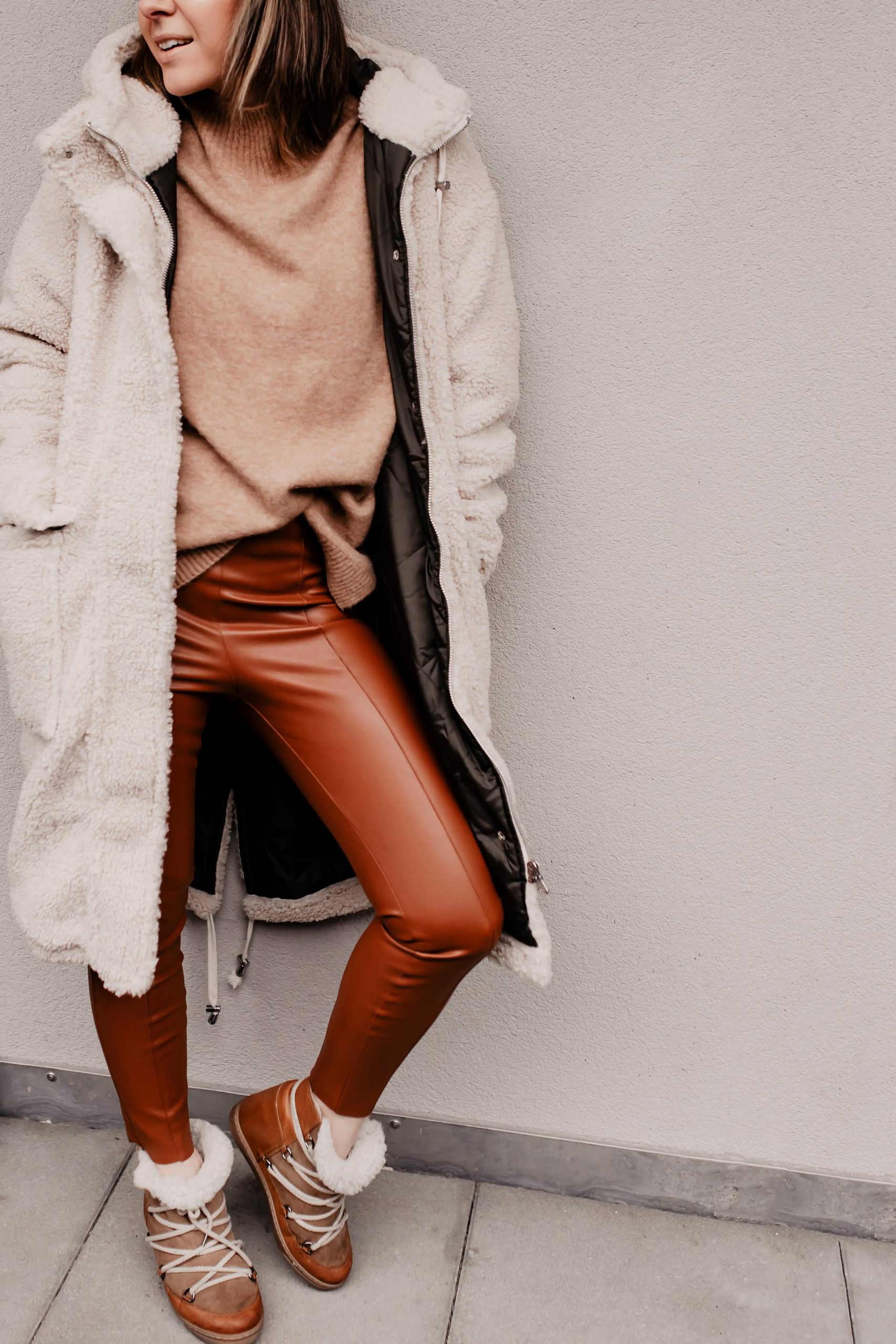 Warme Schuhe für den Winter gesucht? Die Isabel Marant Nowles Boots sind der perfekte Winterbegleiter und noch dazu absolut im Trend. Mehr zu meinen Lieblingsboots und passende Outfit-Ideen für den Winter gibt es jetzt am Modeblog www.whoismocca.me #isabelmarant