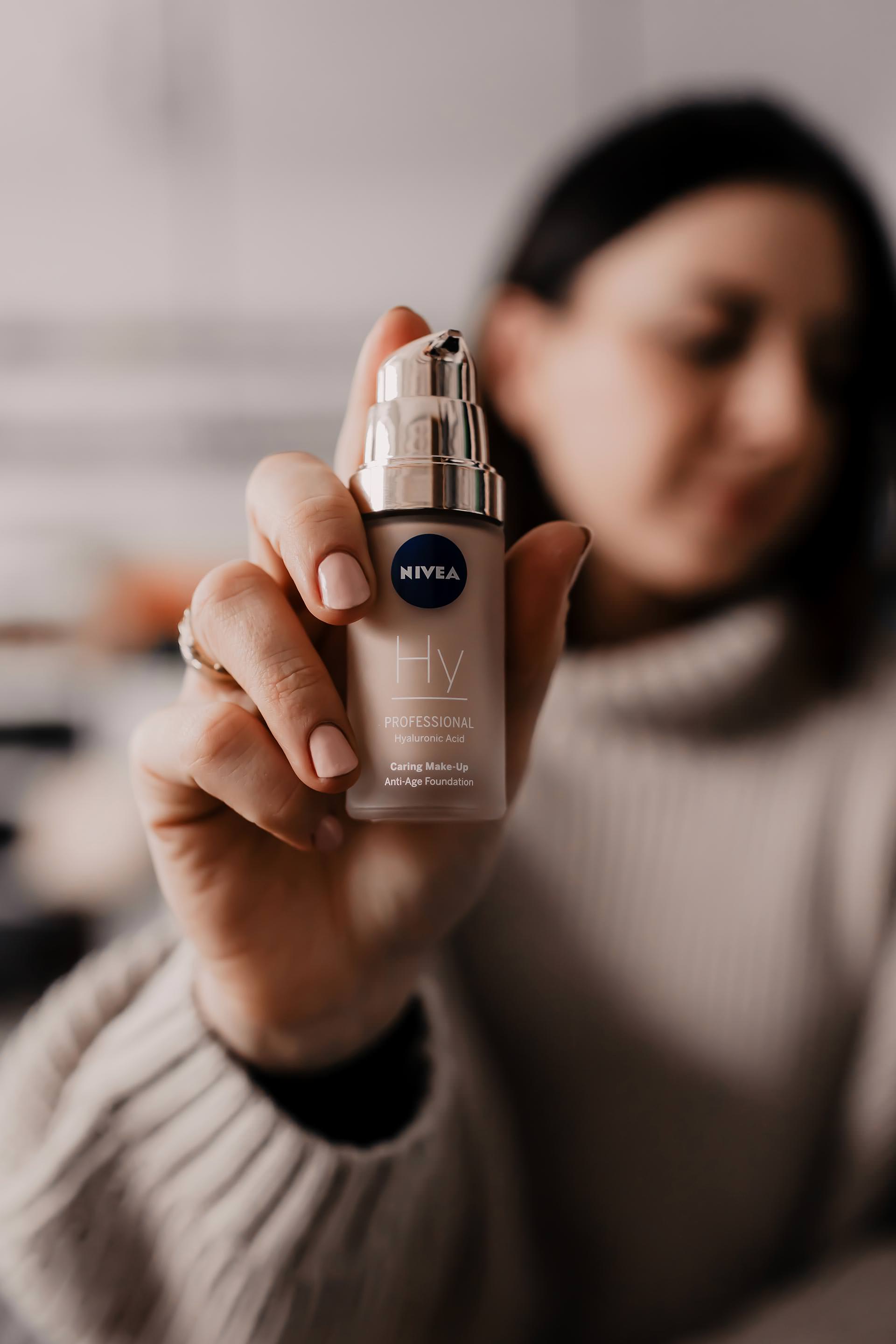 Anzeige. Anti-Aging Foundation, tipps für einen schönen teint, nivea make up, nivea concealer, nivea foundation, beauty tipps und schönheitsgeheimnisse, beauty tipps für unreine haut, beauty tipps und tricks, beauty blogger, tipps für schöne haut, tipps für reine haut, schöner teint ohne make up, schöner Teint im winter, schöner teint mit make up, makelloser teint mit welchem make-up, makelloser teint schminken, glow teint schminken, natürlichen glow bekommen, Beauty Tipps und Tricks, www.whoismocca.me #nivea #antiaging #hyaluron #foundation #glowteint #glow #beautytipps