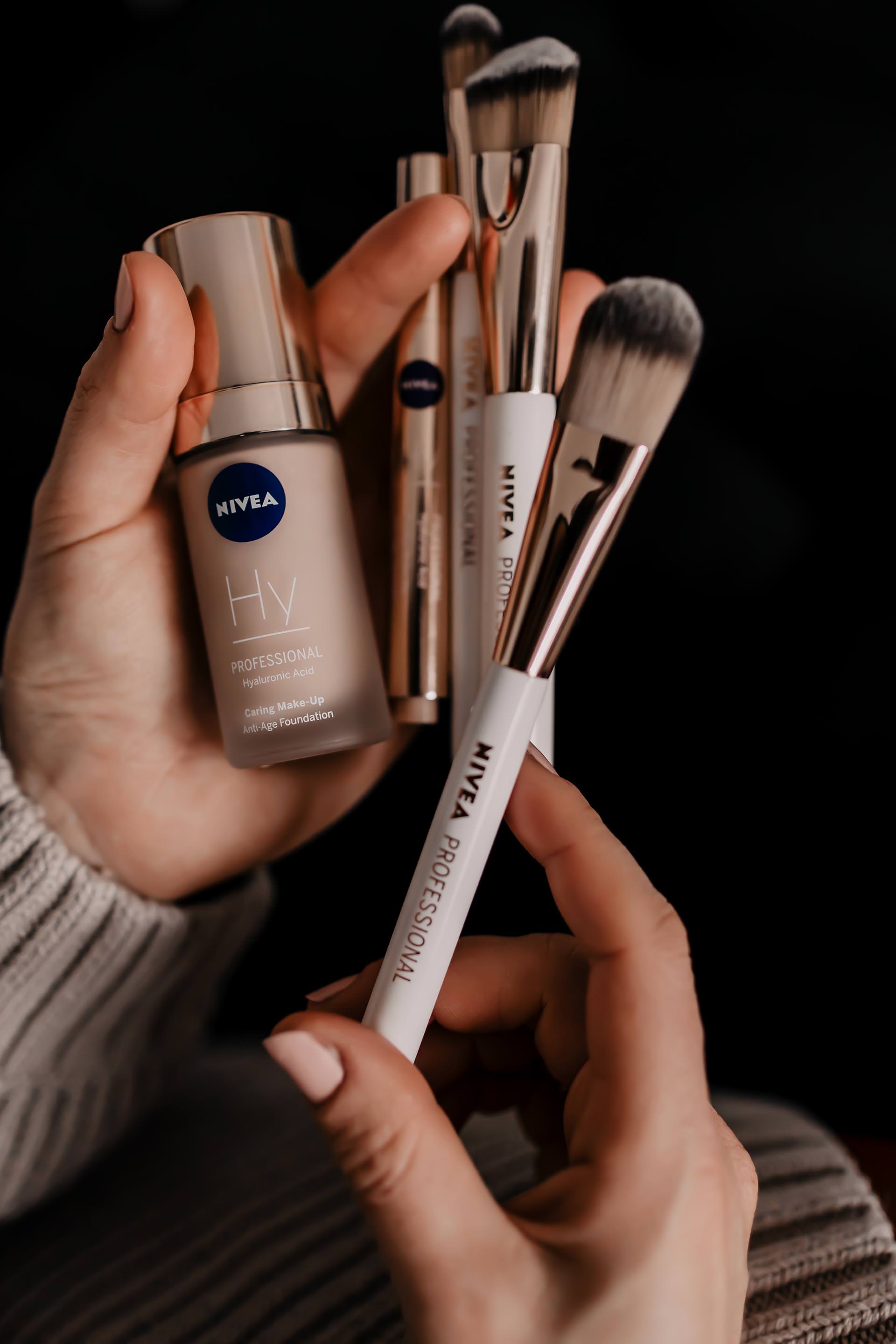 Anzeige. Anti-Aging Foundation, tipps für einen schönen teint, nivea make up, nivea concealer, nivea foundation, beauty tipps und schönheitsgeheimnisse, beauty tipps für unreine haut, beauty tipps und tricks, beauty blogger, tipps für schöne haut, tipps für reine haut, schöner teint ohne make up, schöner Teint im winter, schöner teint mit make up, makelloser teint mit welchem make-up, makelloser teint schminken, glow teint schminken, natürlichen glow bekommen, Beauty Tipps und Tricks, www.whoismocca.me #nivea #antiaging #hyaluron #foundation #glowteint #glow #beautytipps