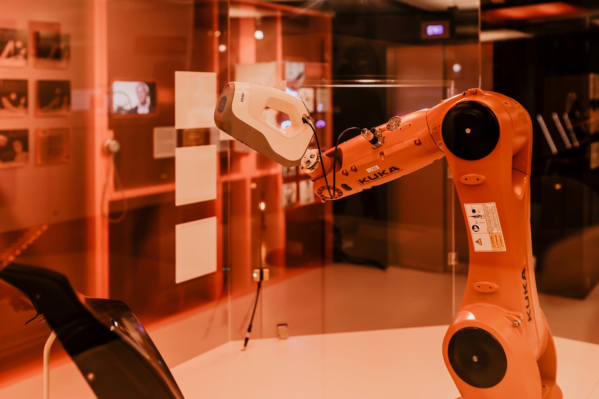 Anzeige. technisches museum wien ausstellung, content creator, digitalisierung in der arbeitswelt, mensch und roboter arbeiten zusammen, mensch und maschine, qualität und quantität der arbeit, arbeit und produktion, Digital Influencer Life, tmw, technisches museum wien, Ausstellungen in wien, Karriere Blog, www.whoismocca.me #technischesmuseumwien #tmvienna #digitalisierung #automatisierung #roboter #cobots #karriere #blogger #creator