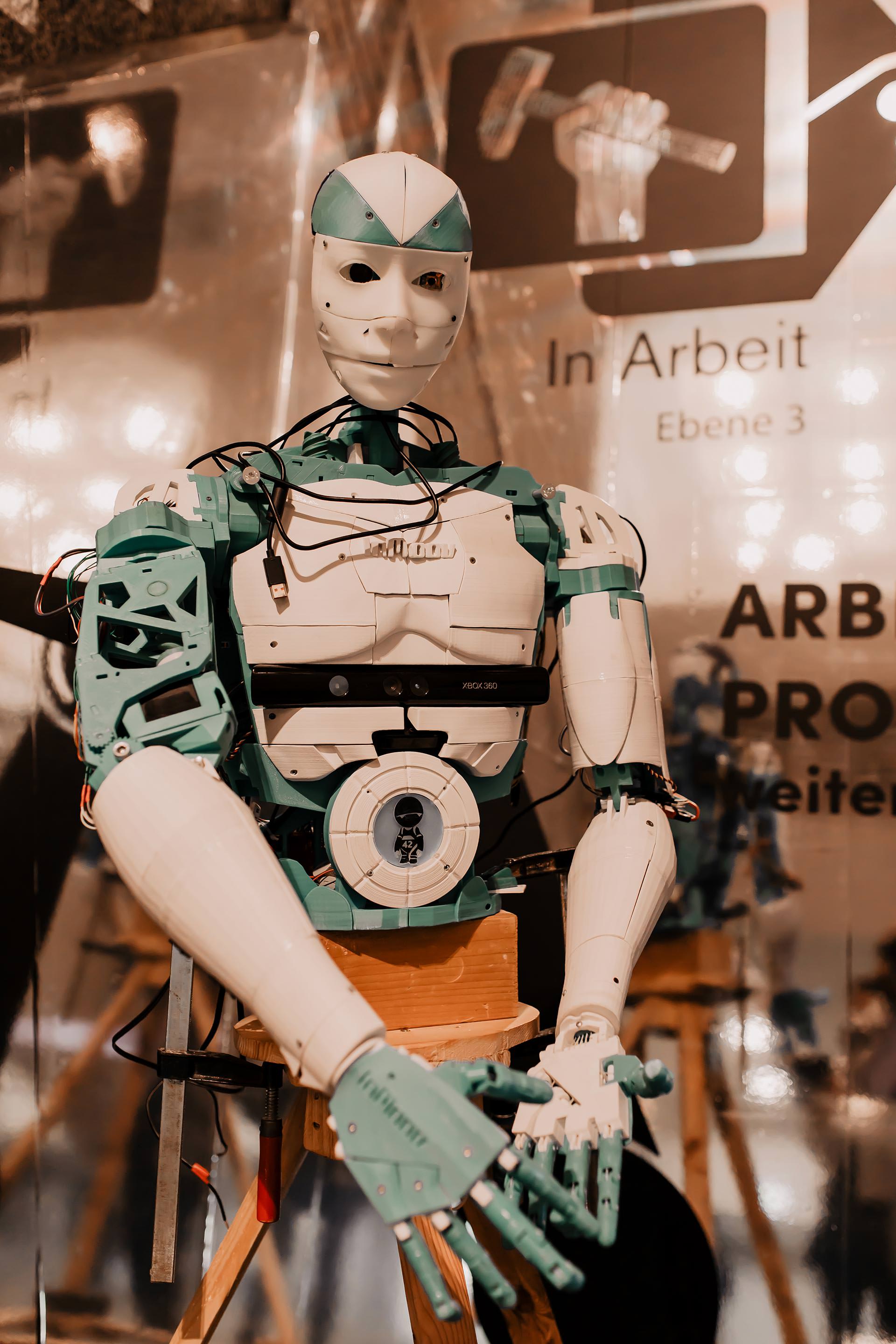 Anzeige. technisches museum wien ausstellung, content creator, digitalisierung in der arbeitswelt, mensch und roboter arbeiten zusammen, mensch und maschine, qualität und quantität der arbeit, arbeit und produktion, Digital Influencer Life, tmw, technisches museum wien, Ausstellungen in wien, Karriere Blog, www.whoismocca.me #technischesmuseumwien #tmvienna #digitalisierung #automatisierung #roboter #cobots #karriere #blogger #creator