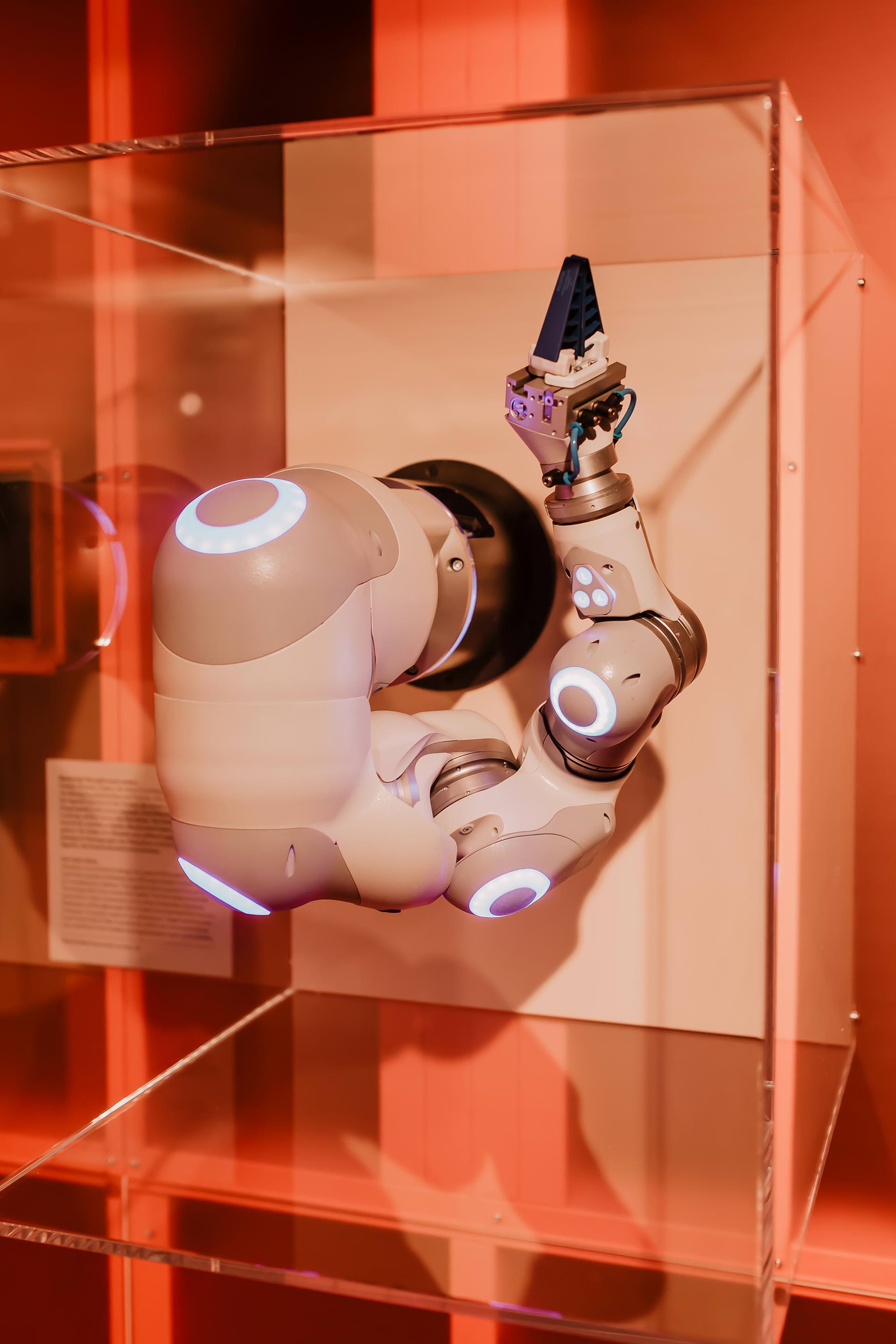 Anzeige. technisches museum wien ausstellung, content creator, digitalisierung in der arbeitswelt, mensch und roboter arbeiten zusammen, mensch und maschine, qualität und quantität der arbeit, arbeit und produktion, Digital Influencer Life, tmw, technisches museum wien, Ausstellungen in wien, Karriere Blog, www.whoismocca.me #technischesmuseumwien #tmvienna #digitalisierung #automatisierung #roboter #cobots #karriere #blogger #creator