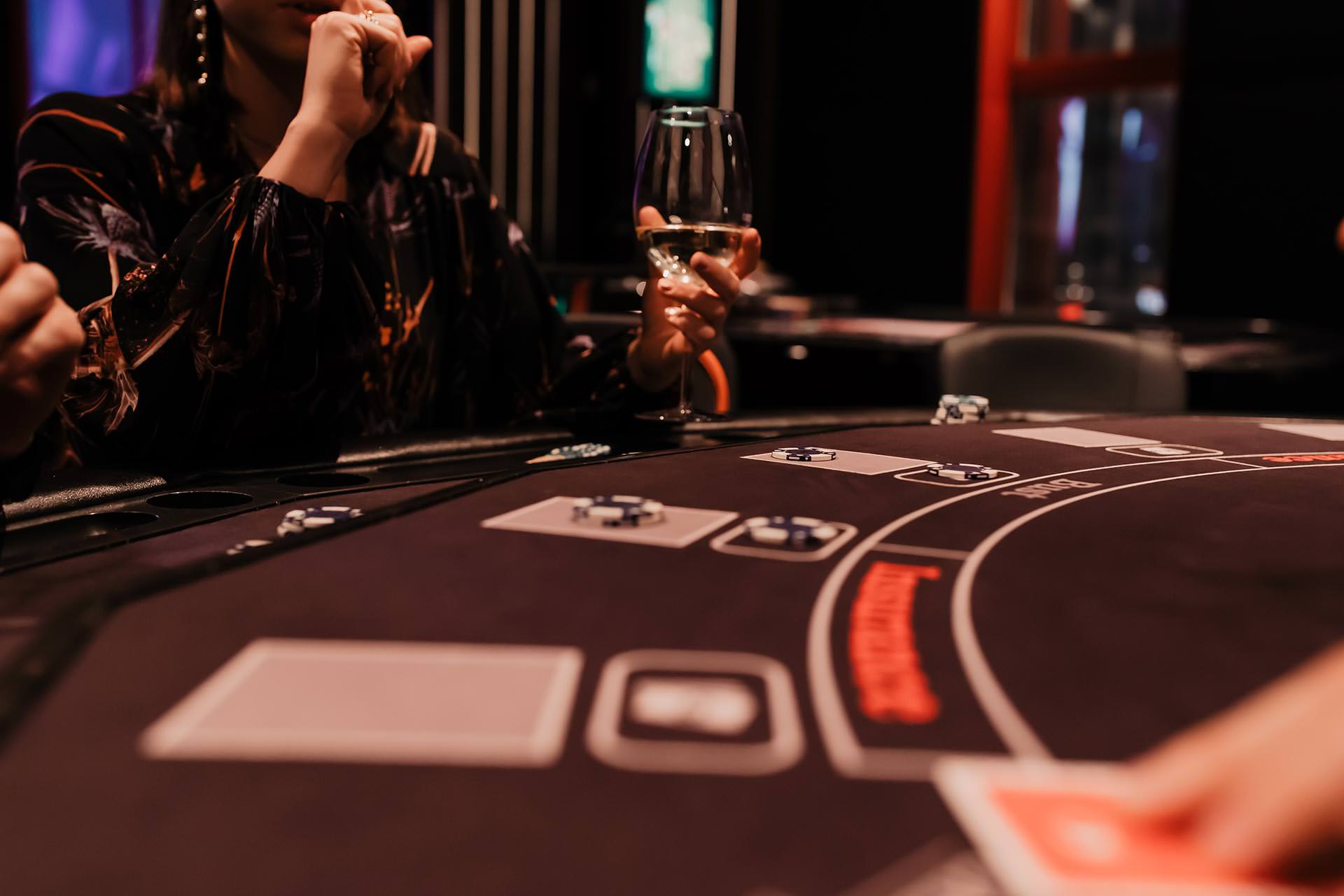 Anzeige. Mit Freundin im Casino Innsbruck, dinner & casino innsbruck, Casino Abend, abend beschäftigung unter der woche, abendunterhaltung, abendunternehmungen, abend unternehmungen zu zweit, abend mit freunden ideen, Lifestyle Blog, Tirolblog, www.whoismocca.me #dinnercasino #casino #casinoinnsbruck #tirolblog #abendprogramm #abendunterhaltung #abendunternehmung