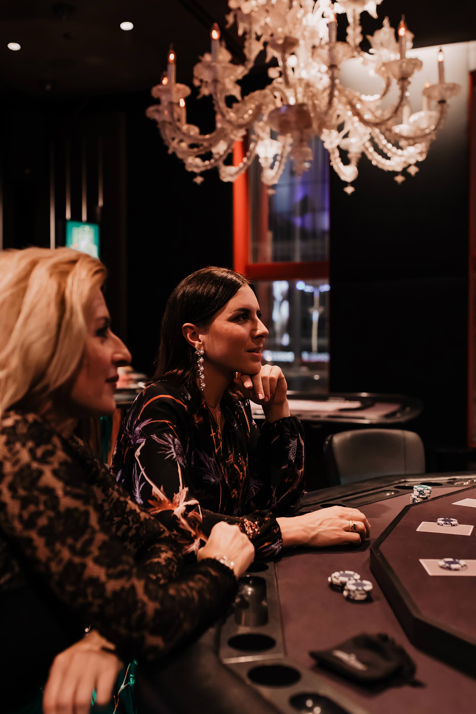 Anzeige. Mit Freundin im Casino Innsbruck, dinner & casino innsbruck, Casino Abend, abend beschäftigung unter der woche, abendunterhaltung, abendunternehmungen, abend unternehmungen zu zweit, abend mit freunden ideen, Lifestyle Blog, Tirolblog, www.whoismocca.me #dinnercasino #casino #casinoinnsbruck #tirolblog #abendprogramm #abendunterhaltung #abendunternehmung