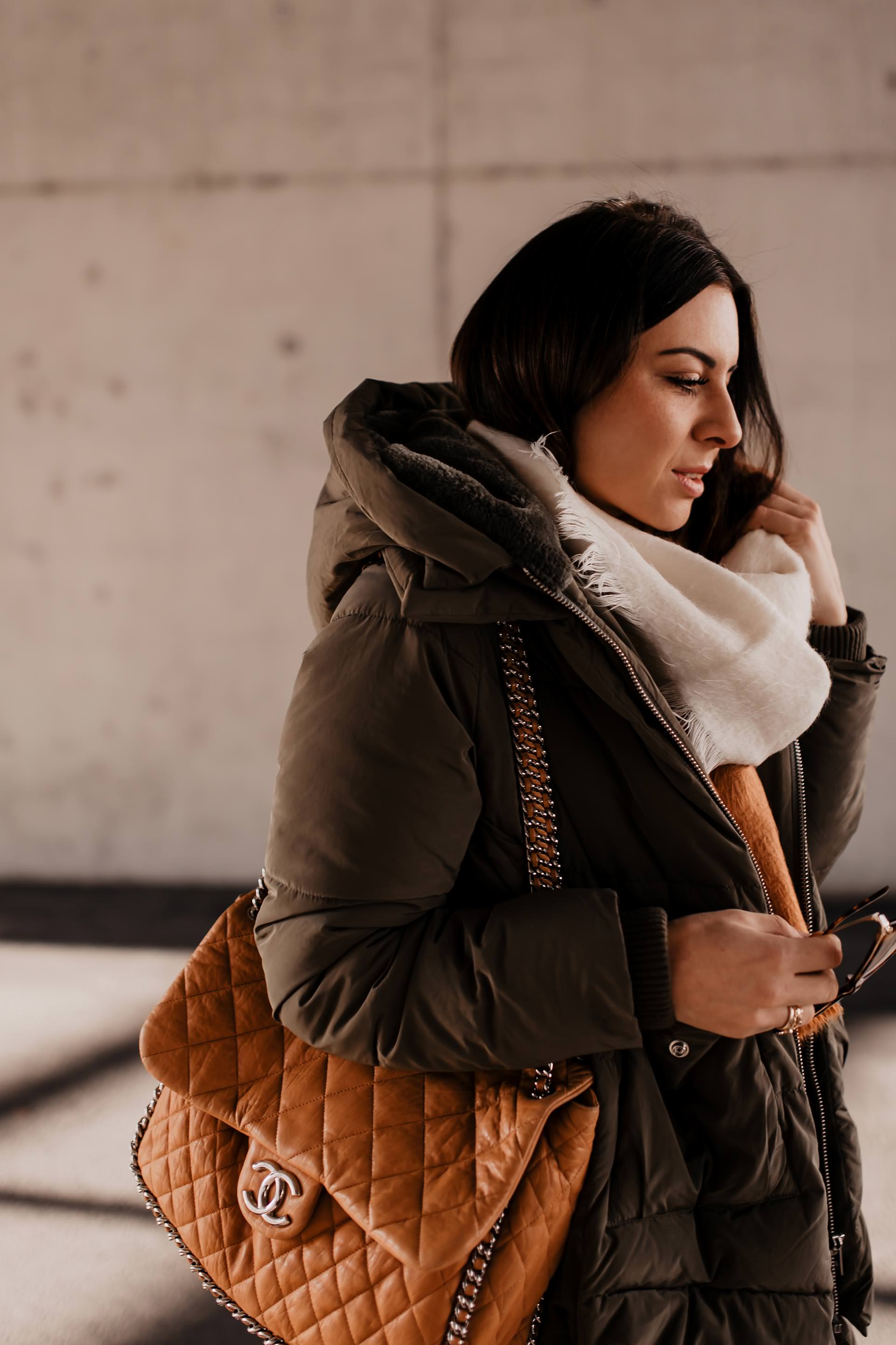 enthält unbeauftragte Werbung. die perfekte gesteppte Jacke für den Winter, Daunenjacke ohne Daunen für Winter geeignet, gesteppte jacke kaufen, fake daunenjacke, welche jacke für den winter, mode tipps, outfit ideen, modetrends winter 2018/19, was wird 2019 trend, Wintertrends, perfekte Jacke für den winter, perfekte winterjacke, Pufferjacke für winter, Isabel Marant Lederhose, Chunky Sneakers stylen, Chanel Shopper, www.whoismocca.me #chunkysneakers #pufferjacke #modetrends #wintertrends #chanel #isabelmarant #fakedaune #streetstyle #winteroutfit