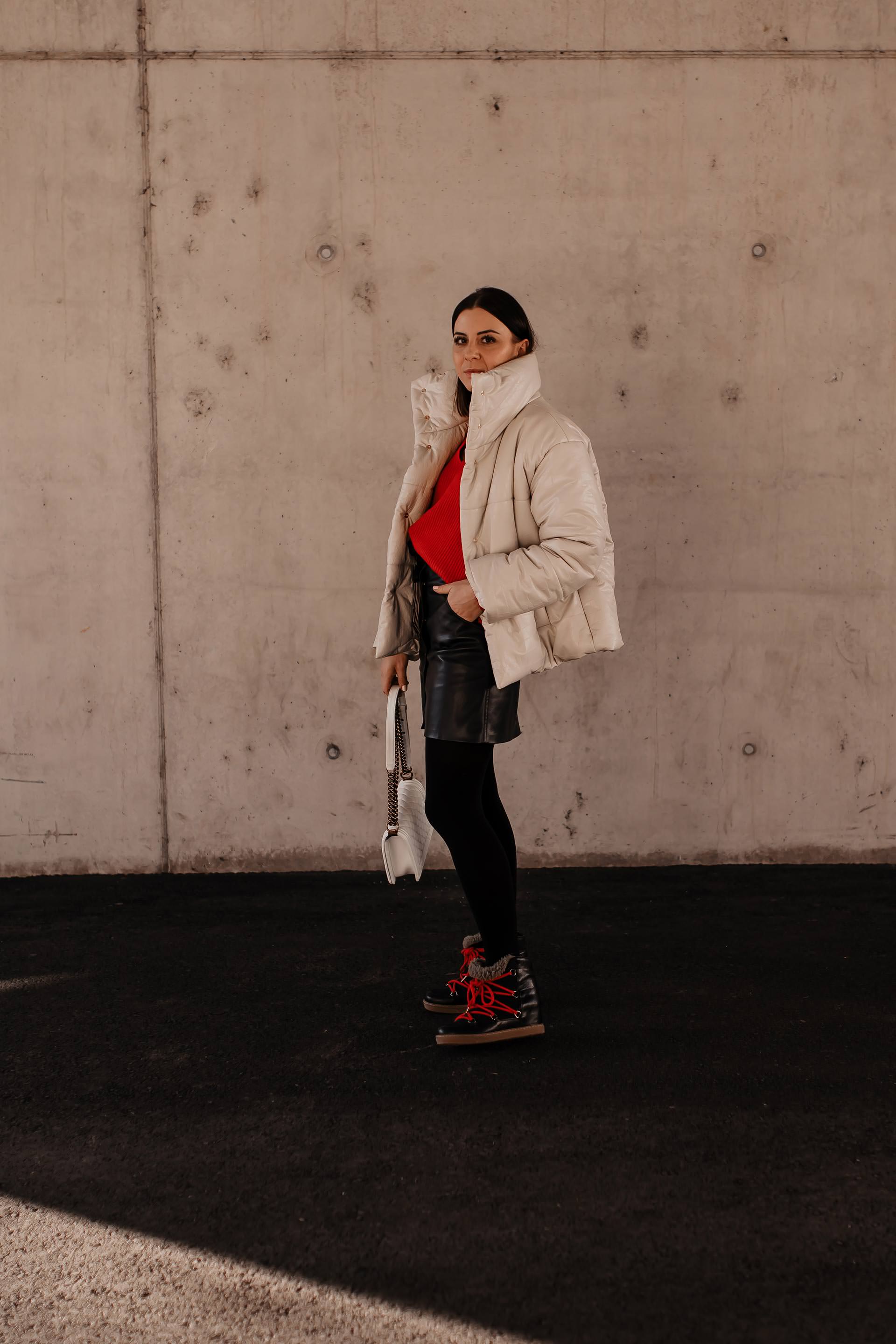 Anzeige. Lederrock kombinieren, mytheresa shopping, Winter Outfit mit Rock, Nanushka Jacke, Nanushka Rock, Winter Outfit inspiration, Lederrock im Winter kombinieren, Modebloggerin, Isabel Marant Nowles Boots, roten Pullover kombinieren, Mode Tipps, www.whoismocca.me, #winteroutfit #nanushka #mytheresa #wintertrends #modetrends #chanel #streetstyle