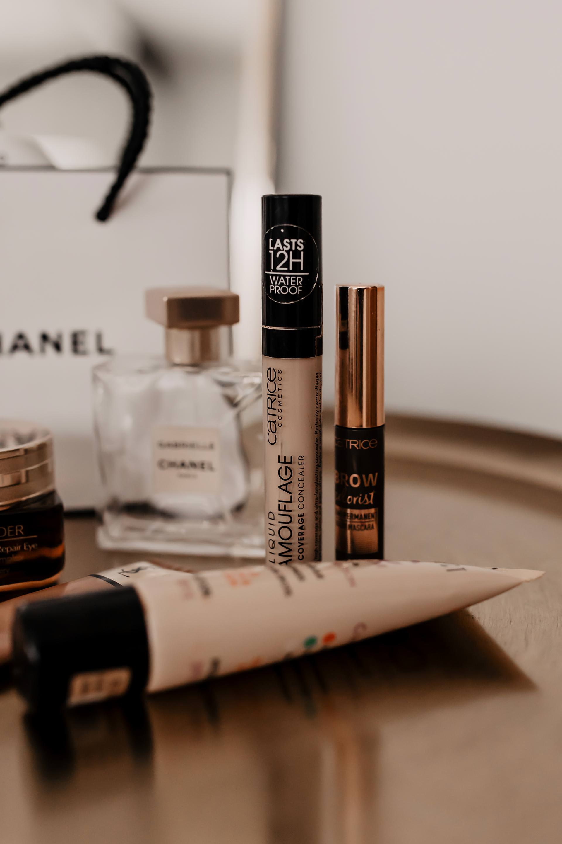 enthält unbeauftragte Werbung // Aufgebraucht und Nachgekauft, Beauty Produkte die man haben muss, beauty produkte die man braucht, beauty produkte für frauen, Liquid Camouflage Coverage Concealer, Chanel Gabrielle Eau de Parfum, bourjois cc cream, brow colorist catrice, augenbrauen mascara, touche éclat glow shot highlighter, belebende augengel creme, advanced night repair supercharged complex, Beauty Blogger, www.whoismocca.me #aufgebraucht #nachgekauft #beautyprodukte #beautyblogger #musthaves