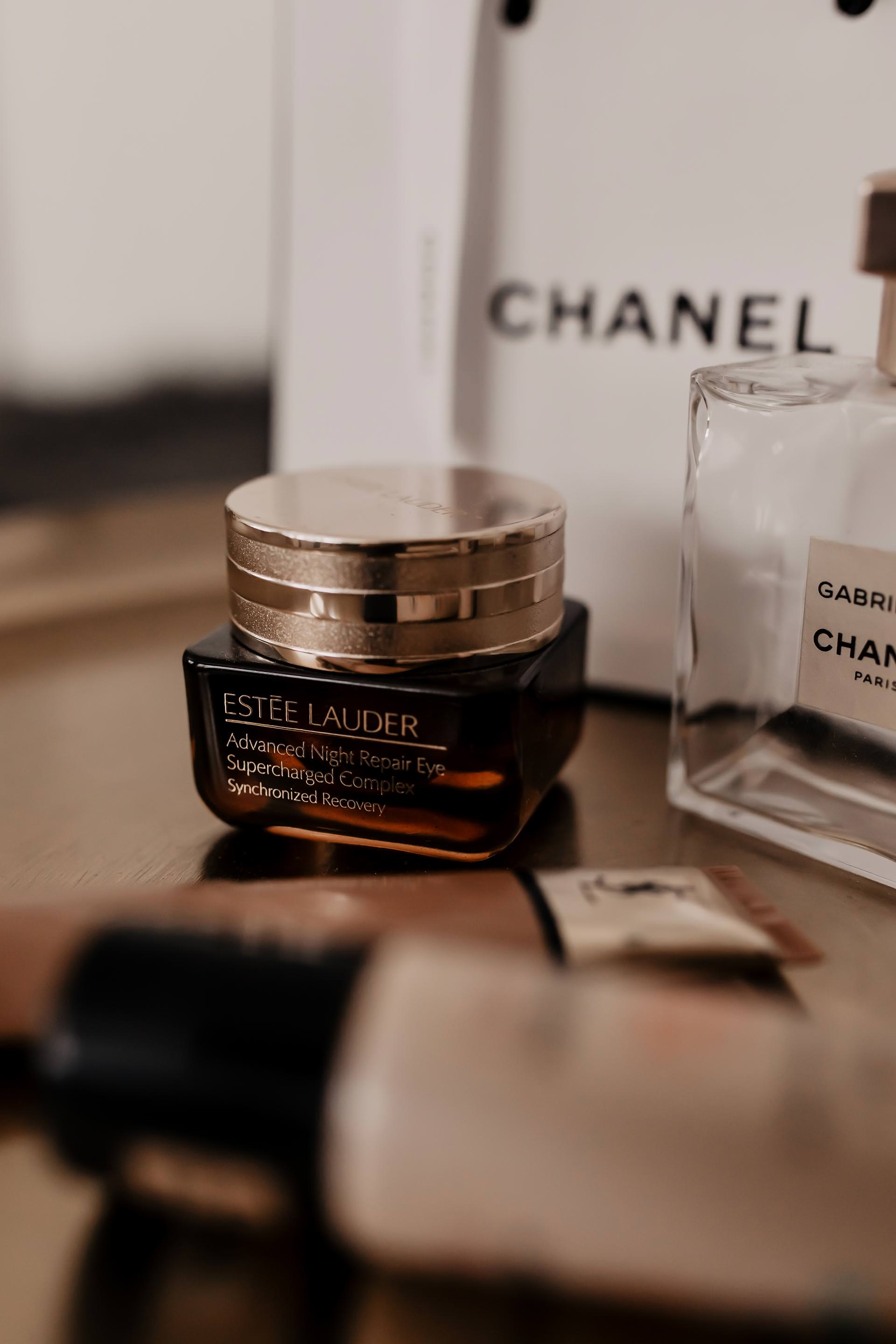 enthält unbeauftragte Werbung // Aufgebraucht und Nachgekauft, Beauty Produkte die man haben muss, beauty produkte die man braucht, beauty produkte für frauen, Liquid Camouflage Coverage Concealer, Chanel Gabrielle Eau de Parfum, bourjois cc cream, brow colorist catrice, augenbrauen mascara, touche éclat glow shot highlighter, belebende augengel creme, advanced night repair supercharged complex, Beauty Blogger, www.whoismocca.me #aufgebraucht #nachgekauft #beautyprodukte #beautyblogger #musthaves